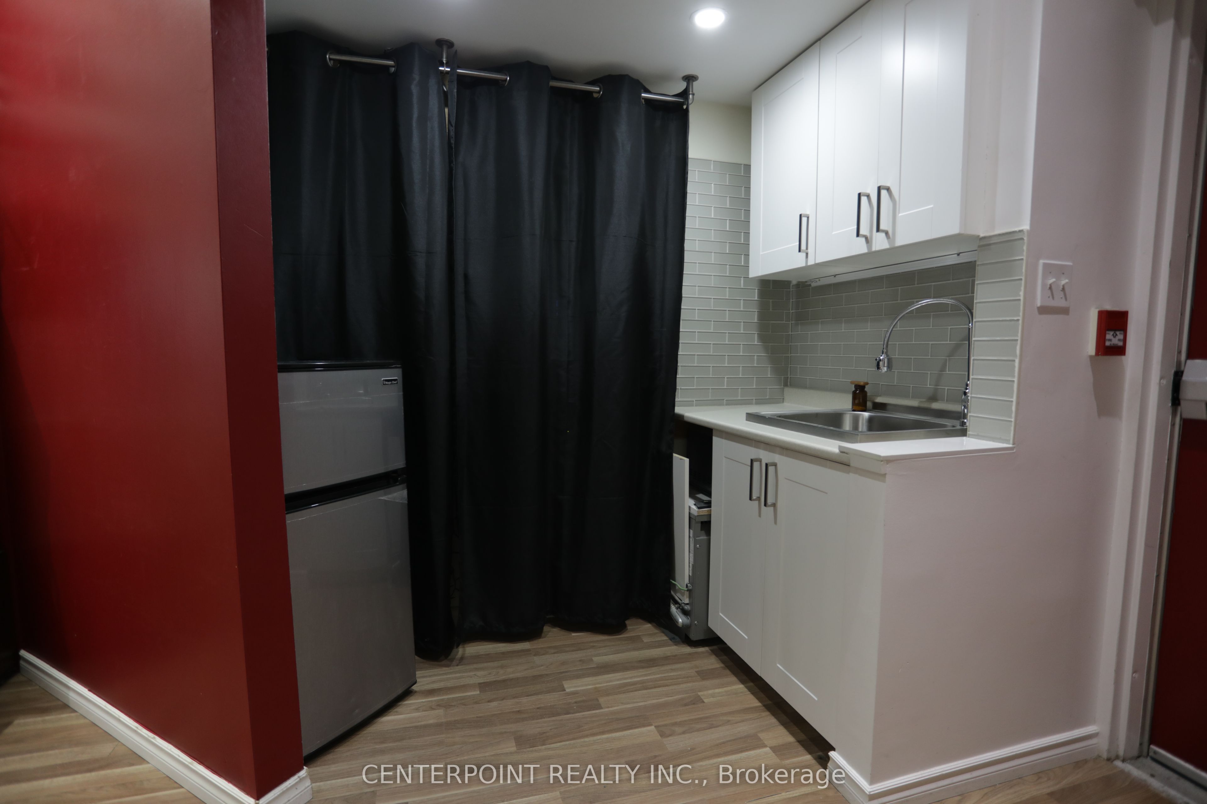 #9 - 279 Kingston Road Property Photo 10