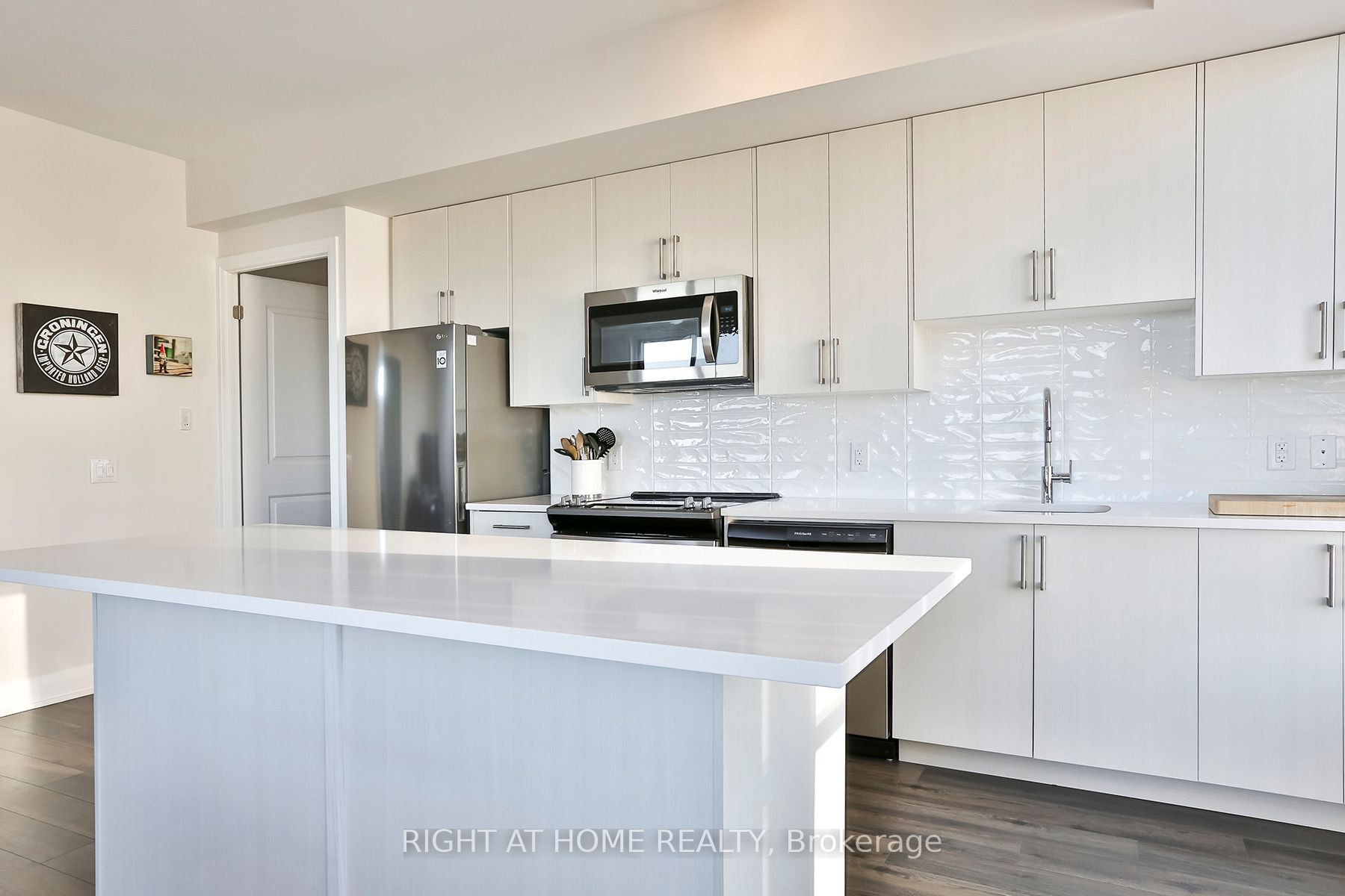 3655 Kingston Road 910 Property Photo 10
