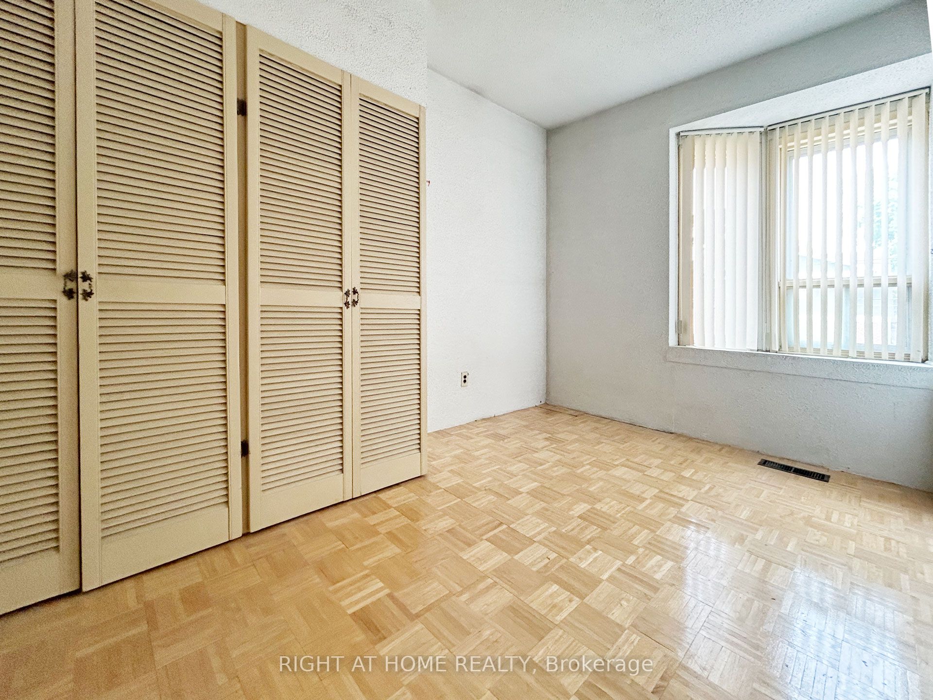 1313 Gerrard Street Property Photo 4