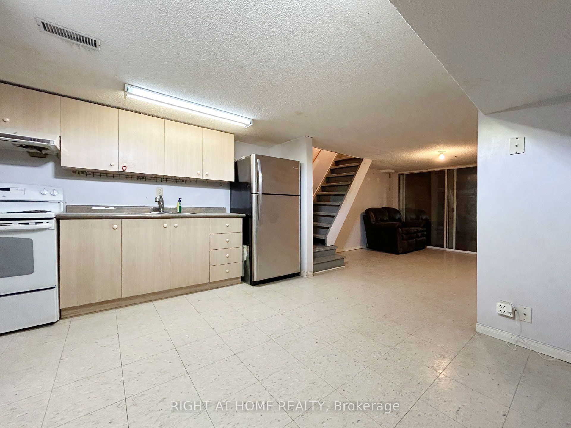 1313 Gerrard Street Property Photo 7