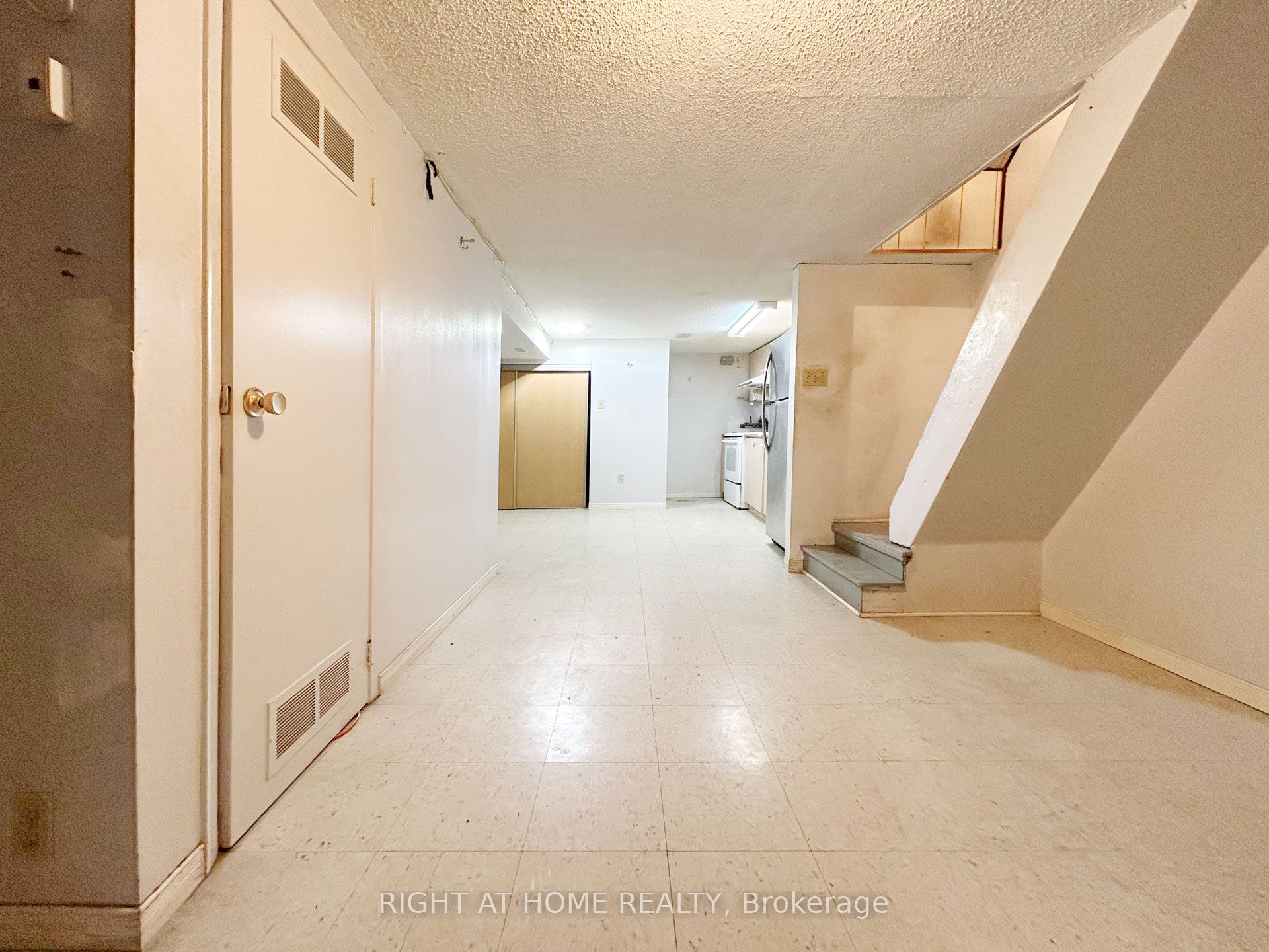 1313 Gerrard Street Property Photo 8