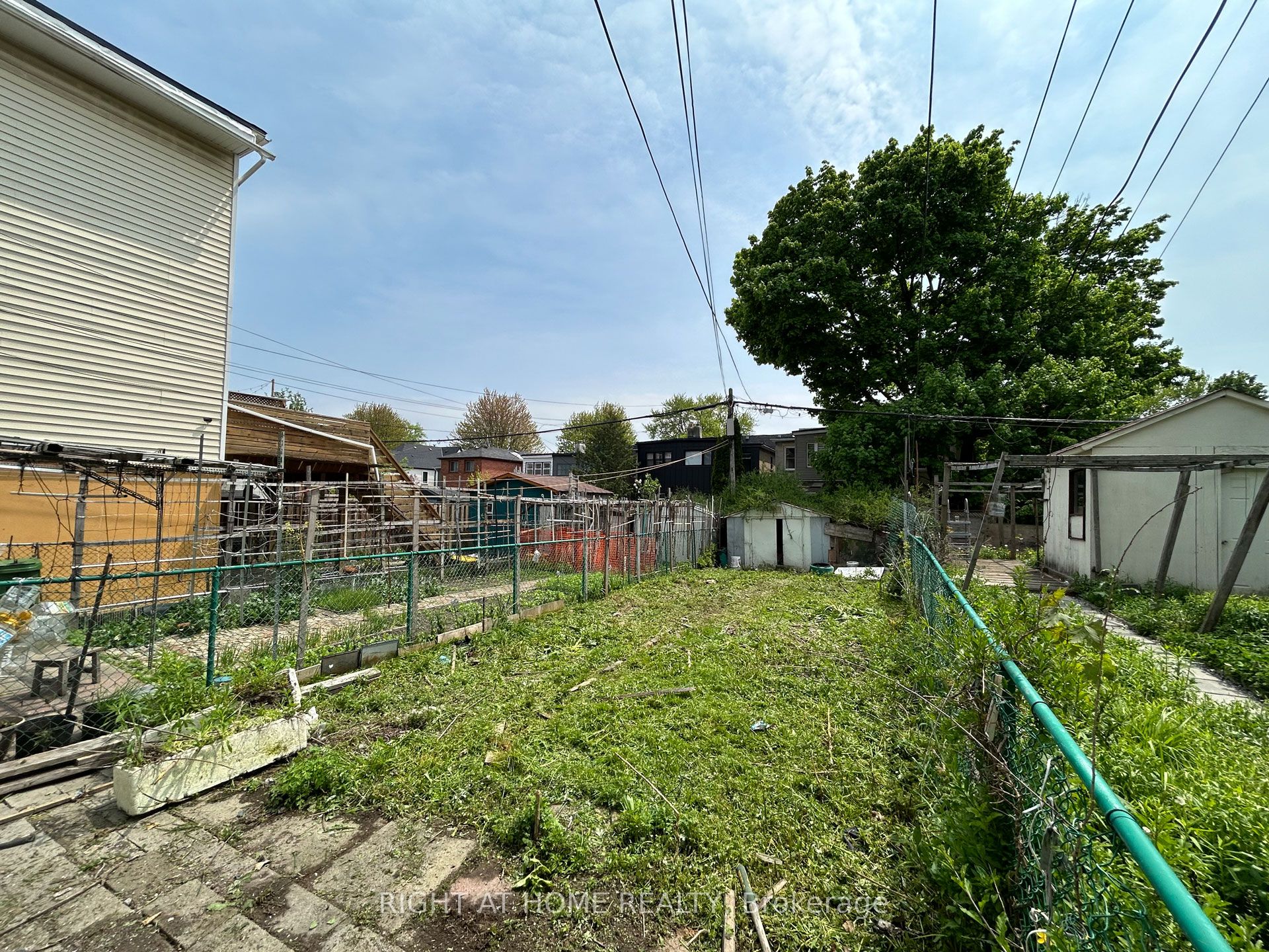 1313 Gerrard Street Property Photo 9