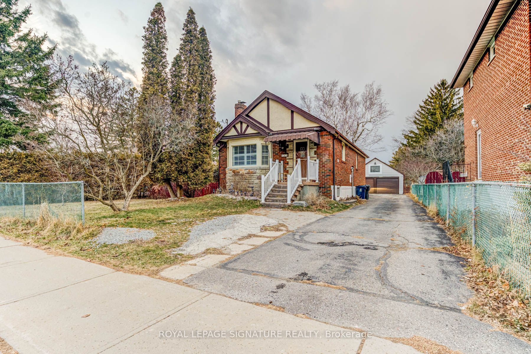 290 Coronation Drive Property Photo 1