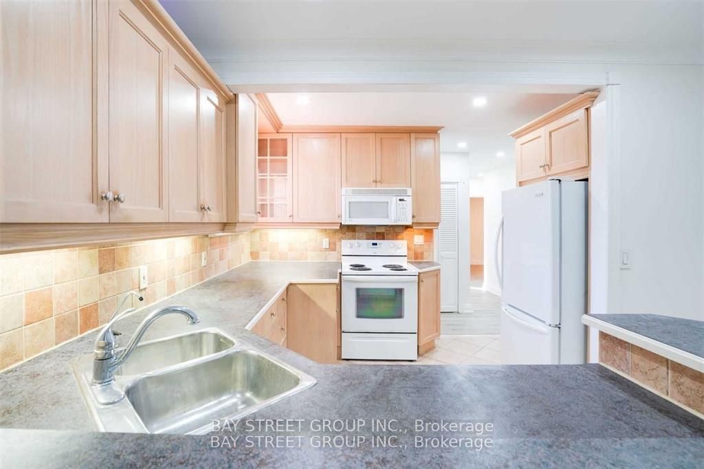 #main - 230 Elizabeth Street Property Photo 3