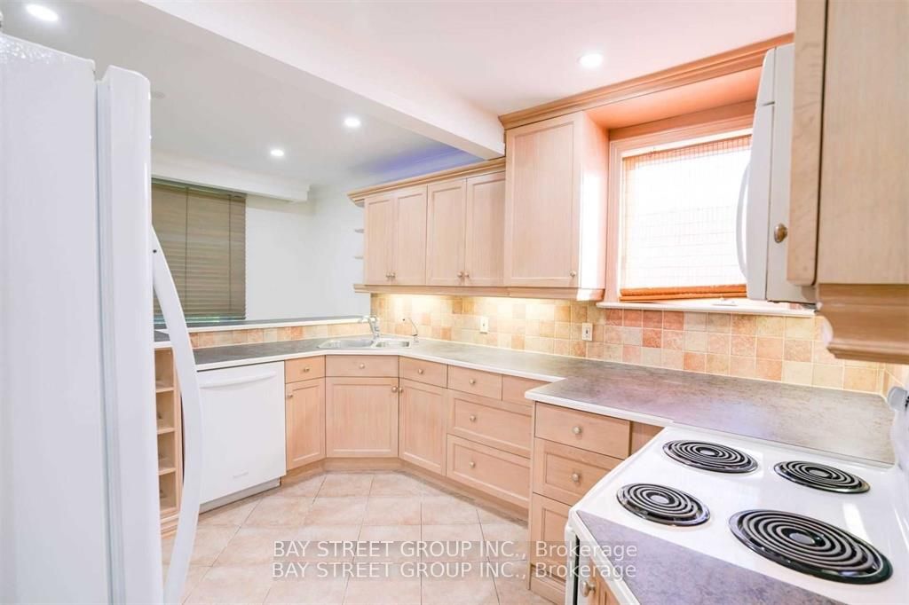 #main - 230 Elizabeth Street Property Photo 5