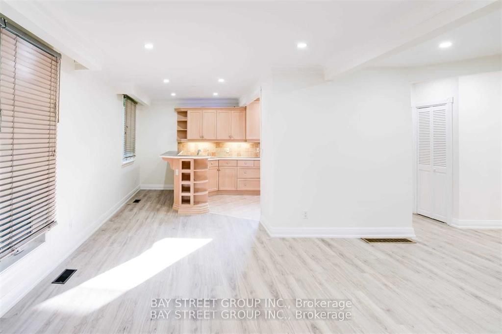 #main - 230 Elizabeth Street Property Photo 7