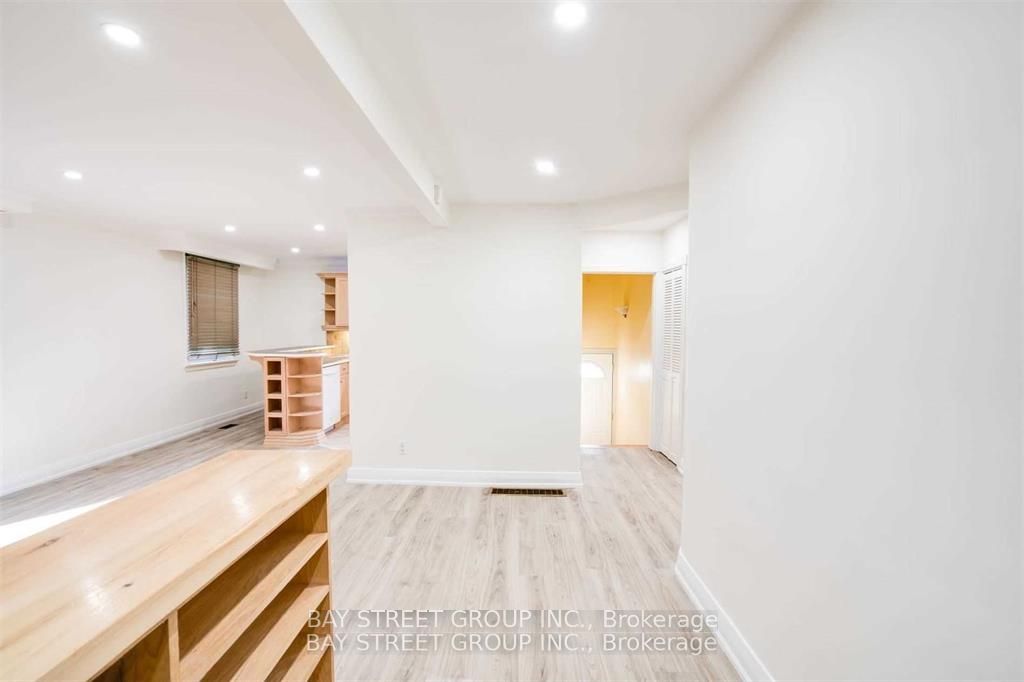 #main - 230 Elizabeth Street Property Photo 8