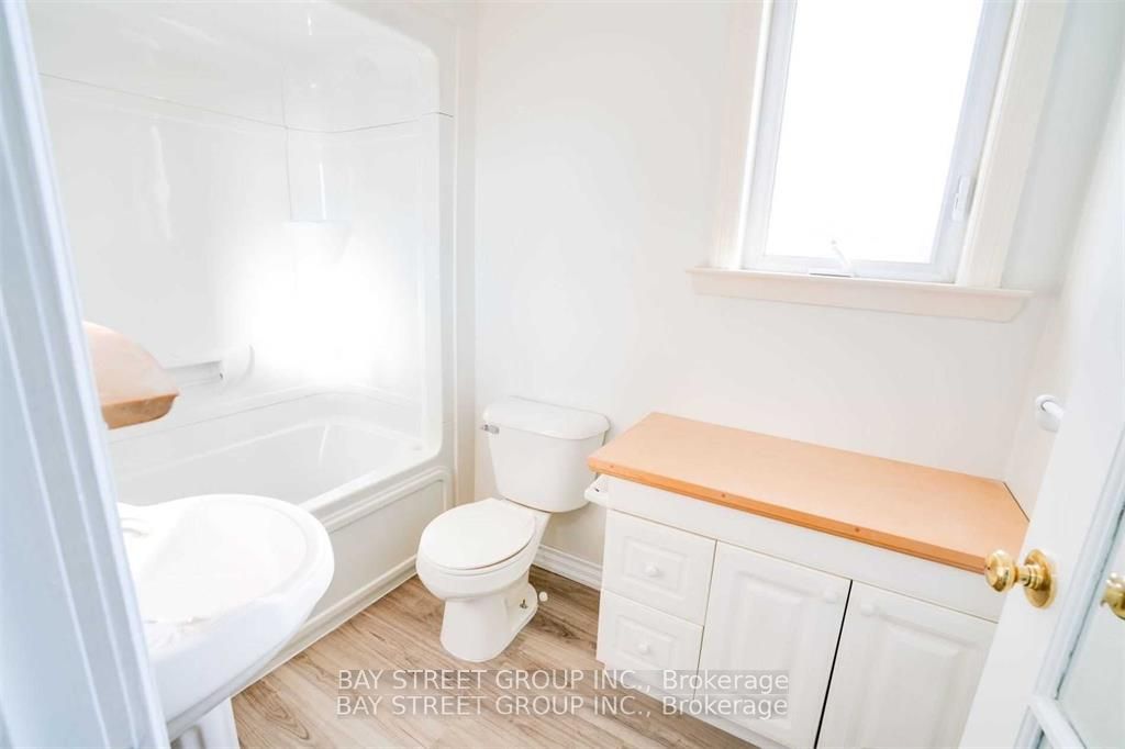 #main - 230 Elizabeth Street Property Photo 16