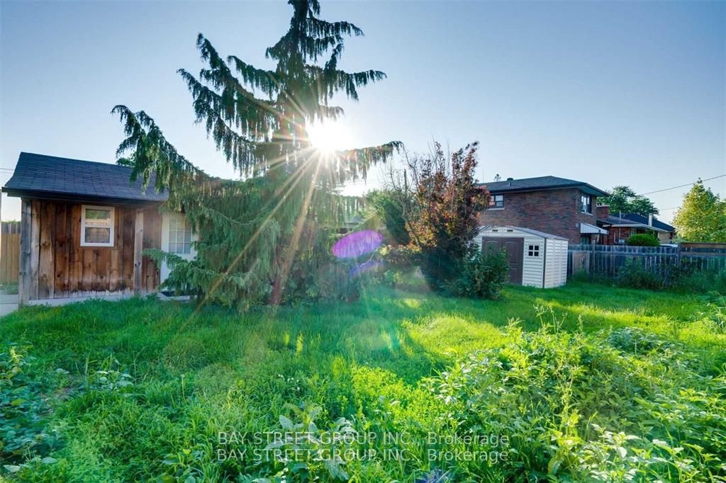 #main - 230 Elizabeth Street Property Photo 17