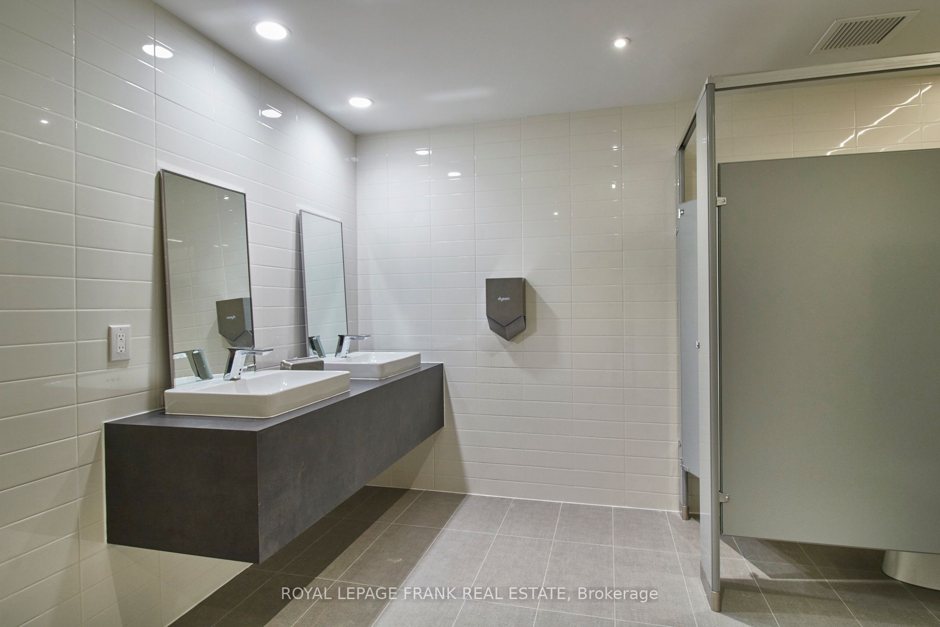 #201 - 109 King Avenue Property Photo 8