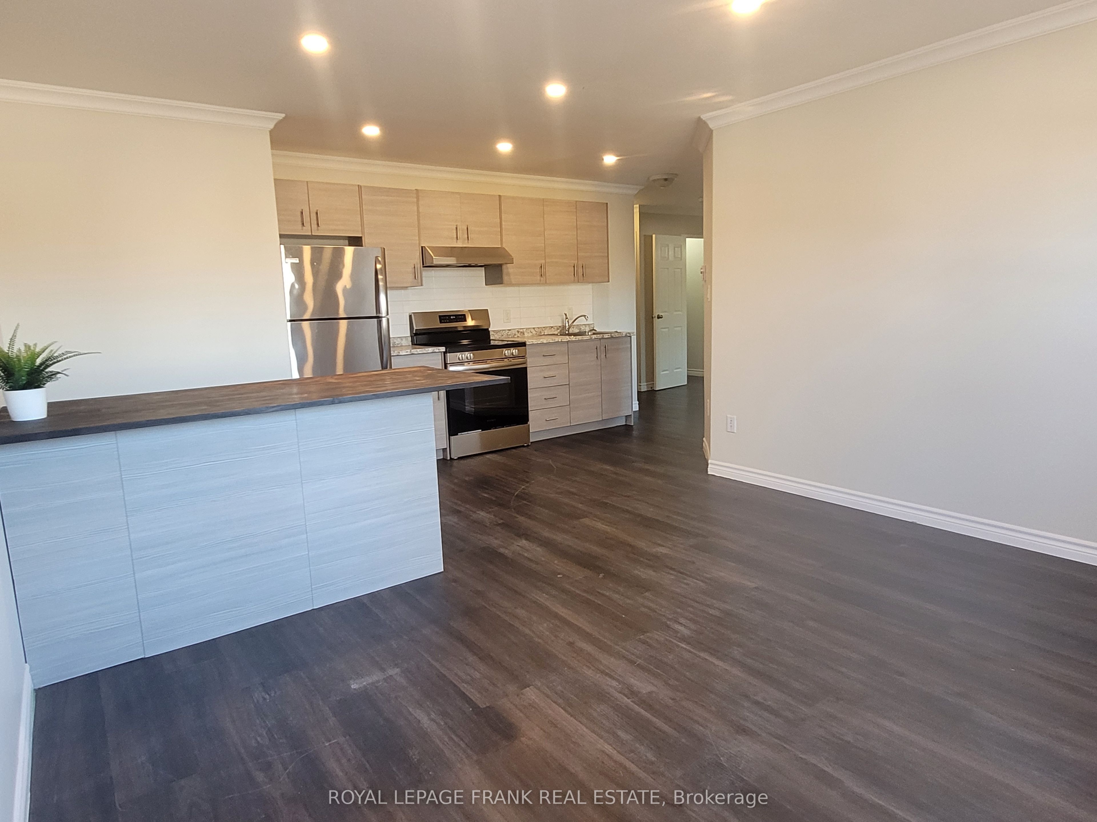 136 King Street 8 Property Photo 2