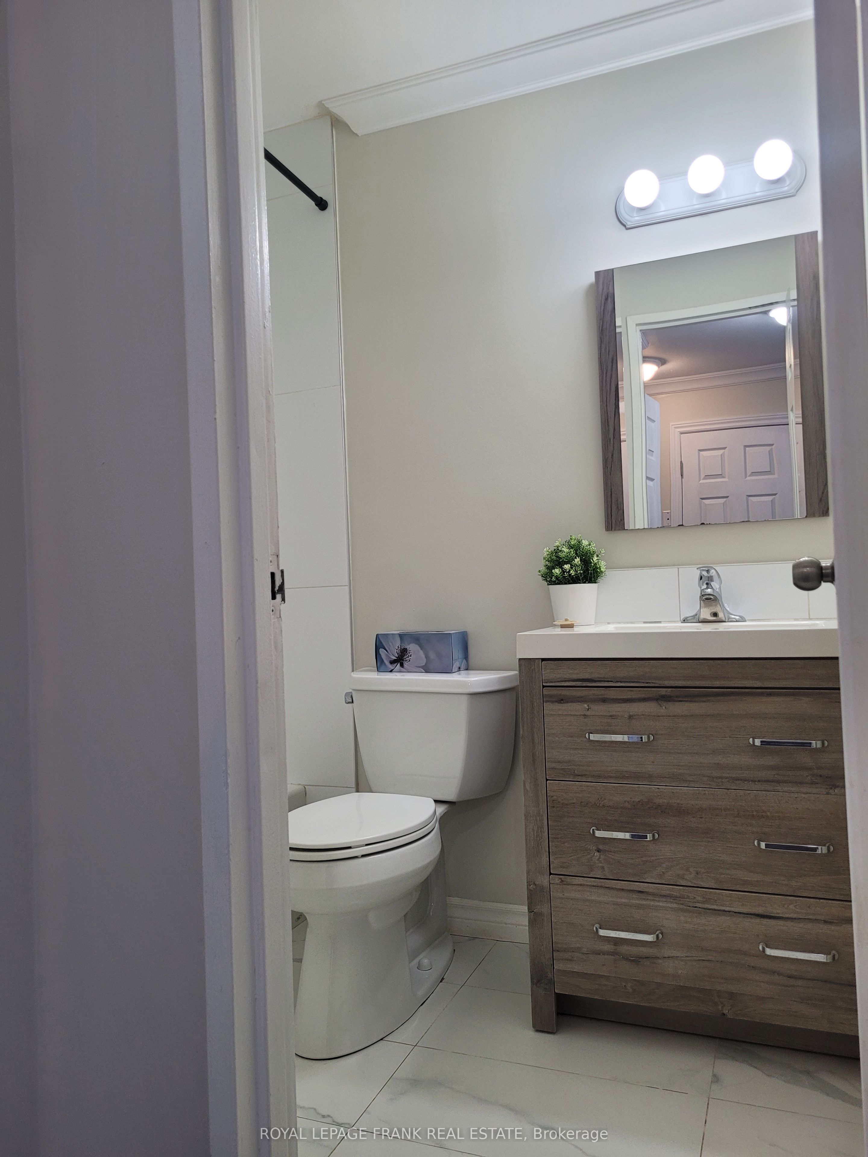 136 King Street 8 Property Photo 6