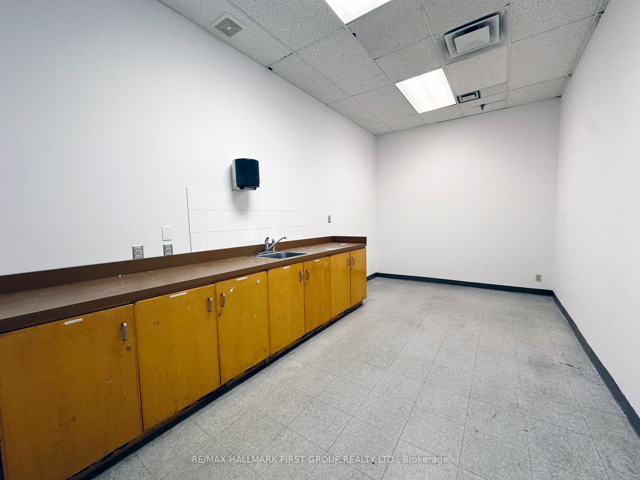 #5 - 126 Commercial Avenue Property Photo 4