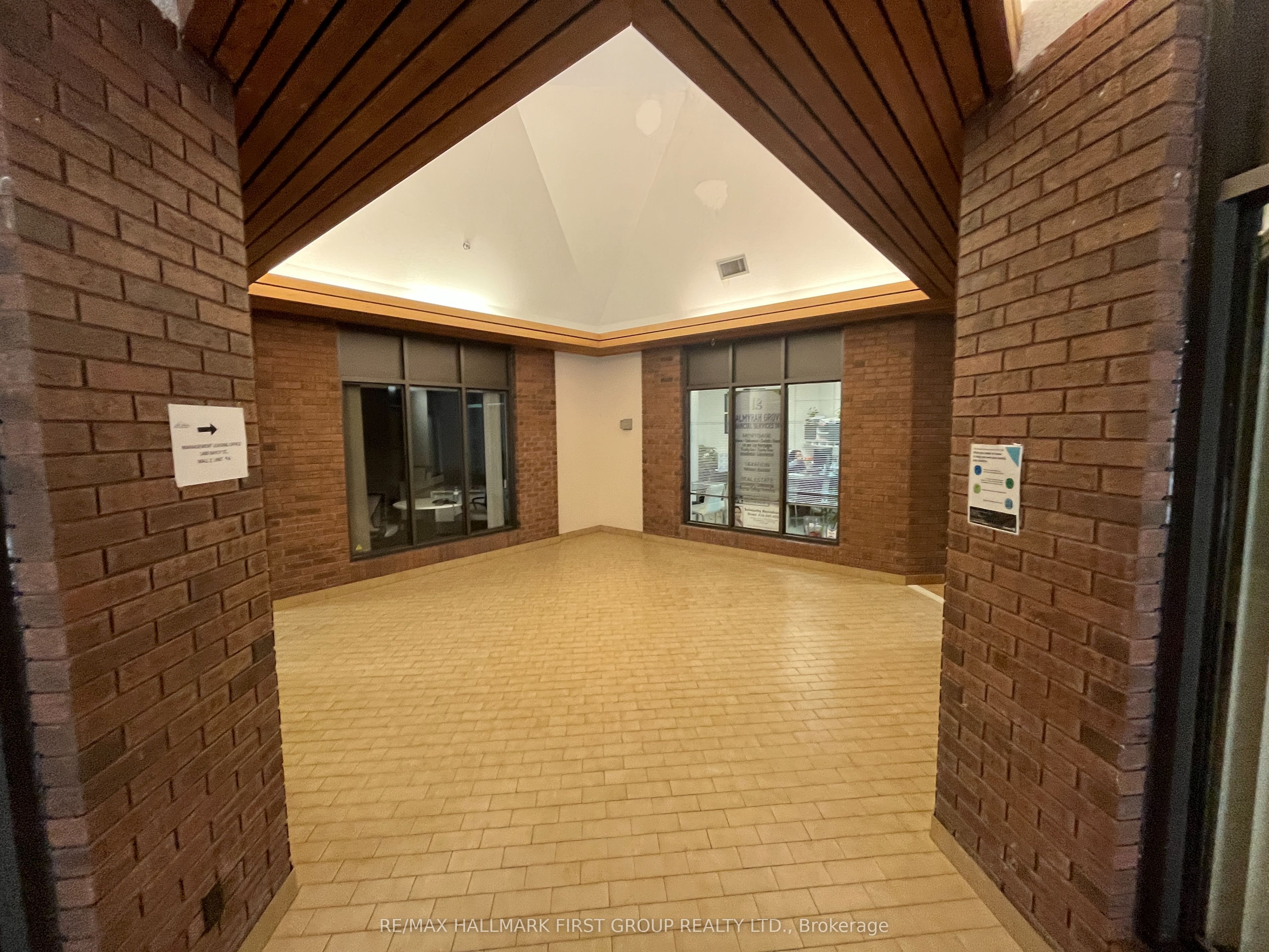 #om2#8 - 1400 Bayly Street Property Photo 3