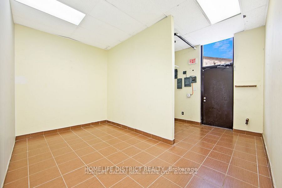 #5 - 2950 Kennedy Road Property Photo 4