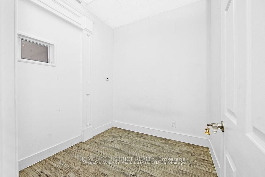 #5 - 2950 Kennedy Road Property Photo 5