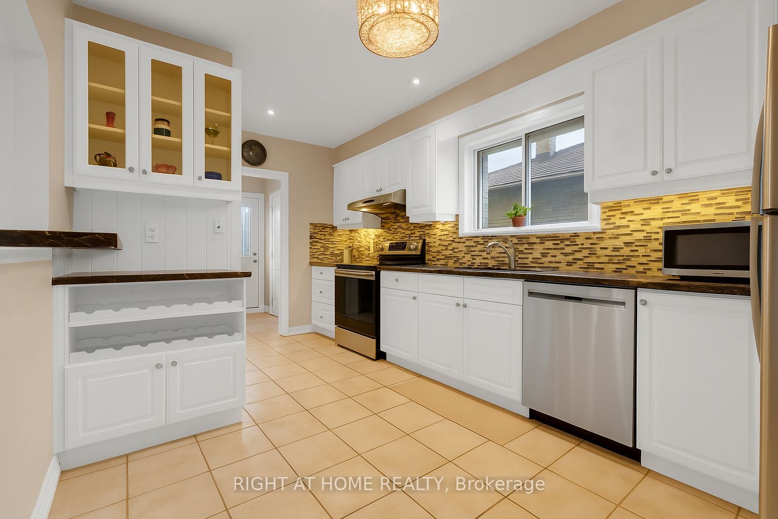 119 Rochman Boulevard Property Photo 3