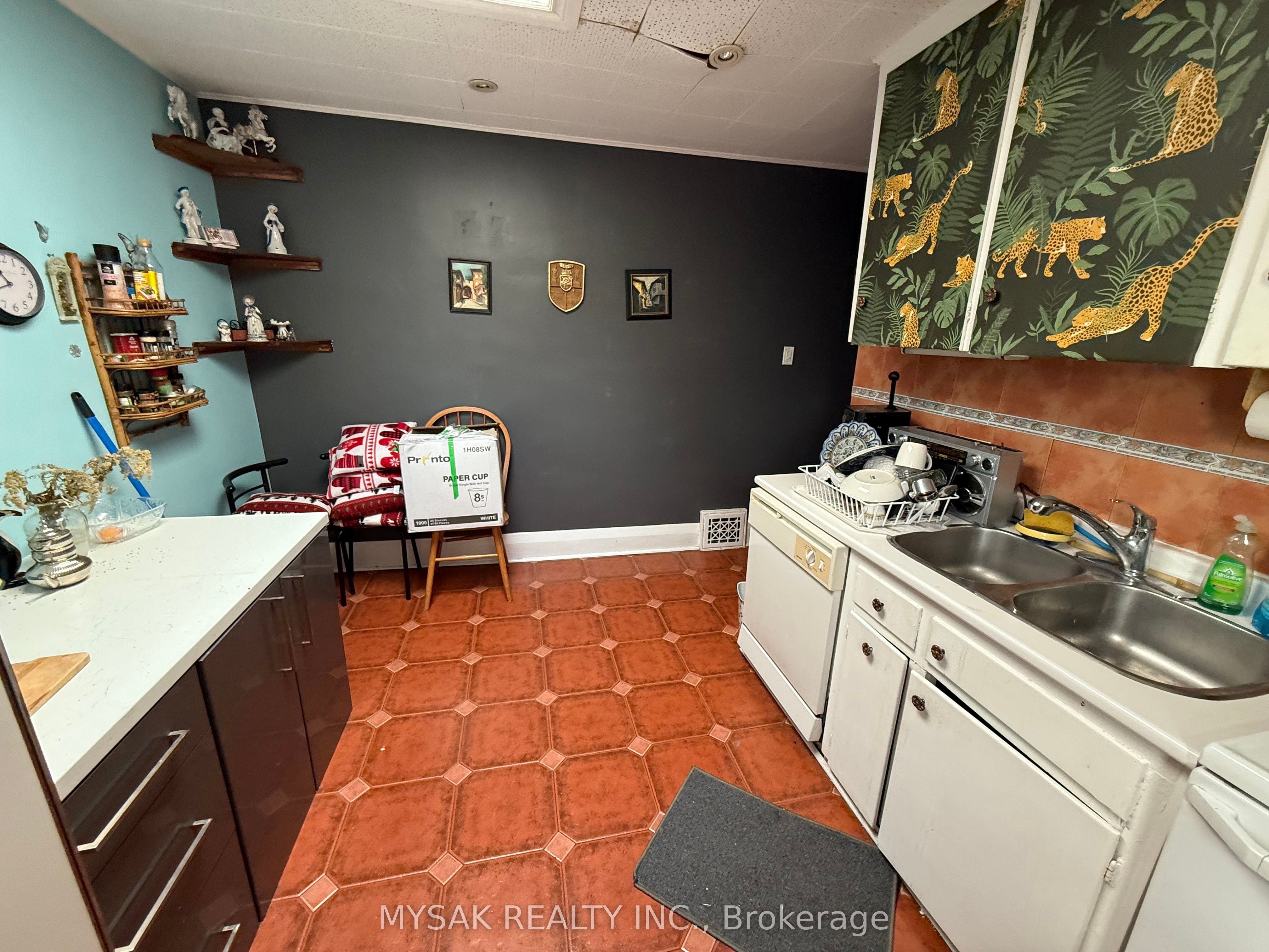 225 Gainsborough Road Property Photo 2