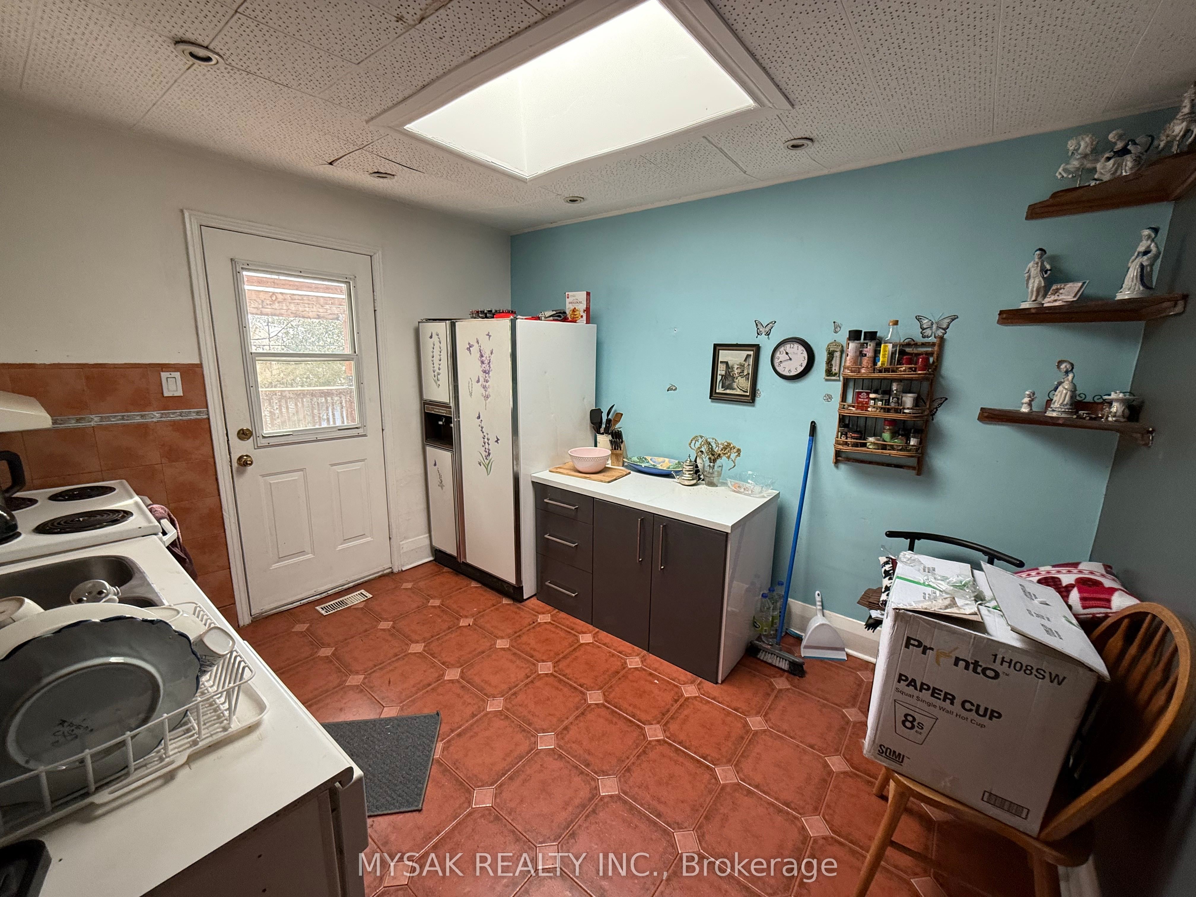225 Gainsborough Road Property Photo 3