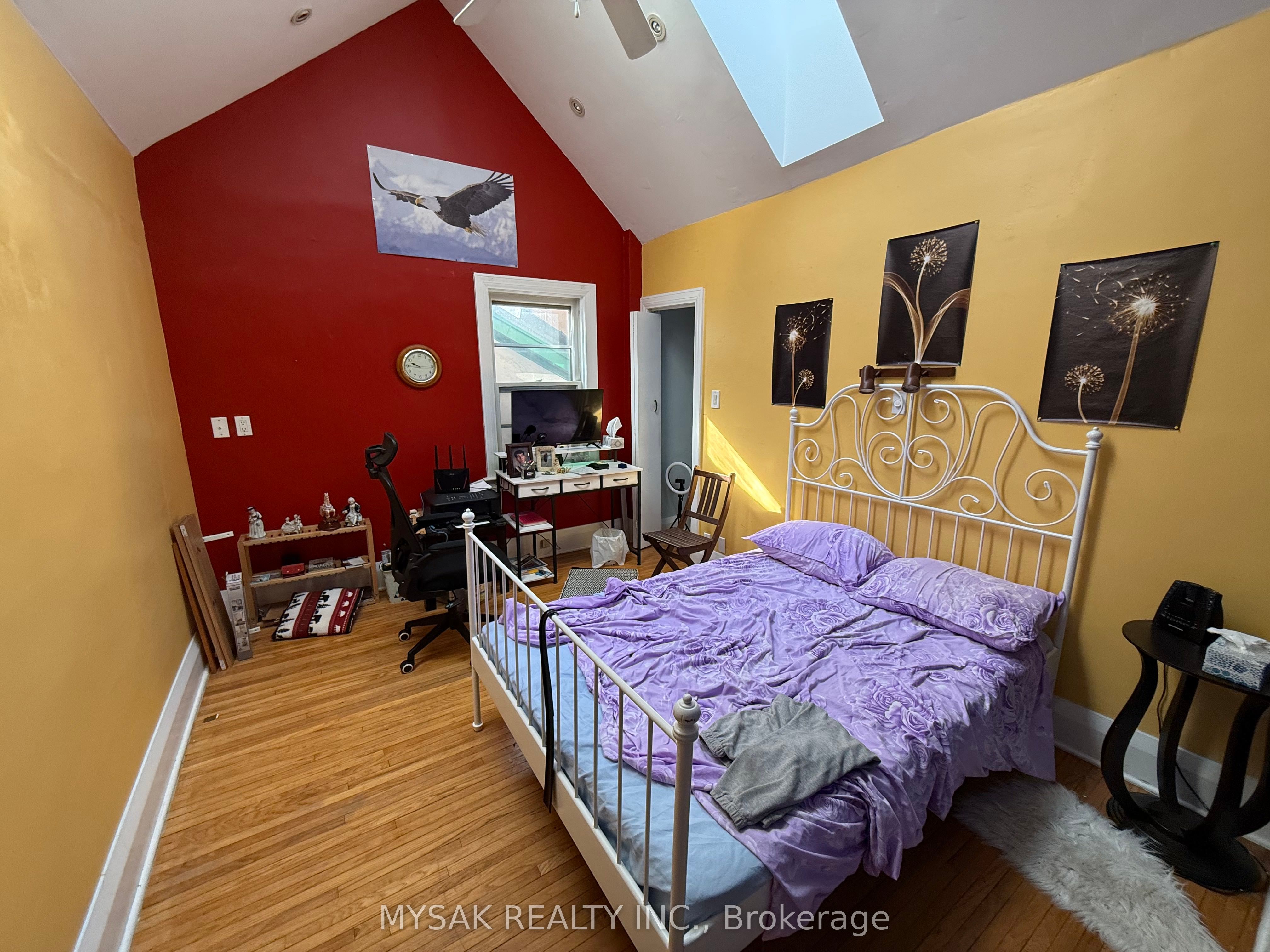 225 Gainsborough Road Property Photo 4