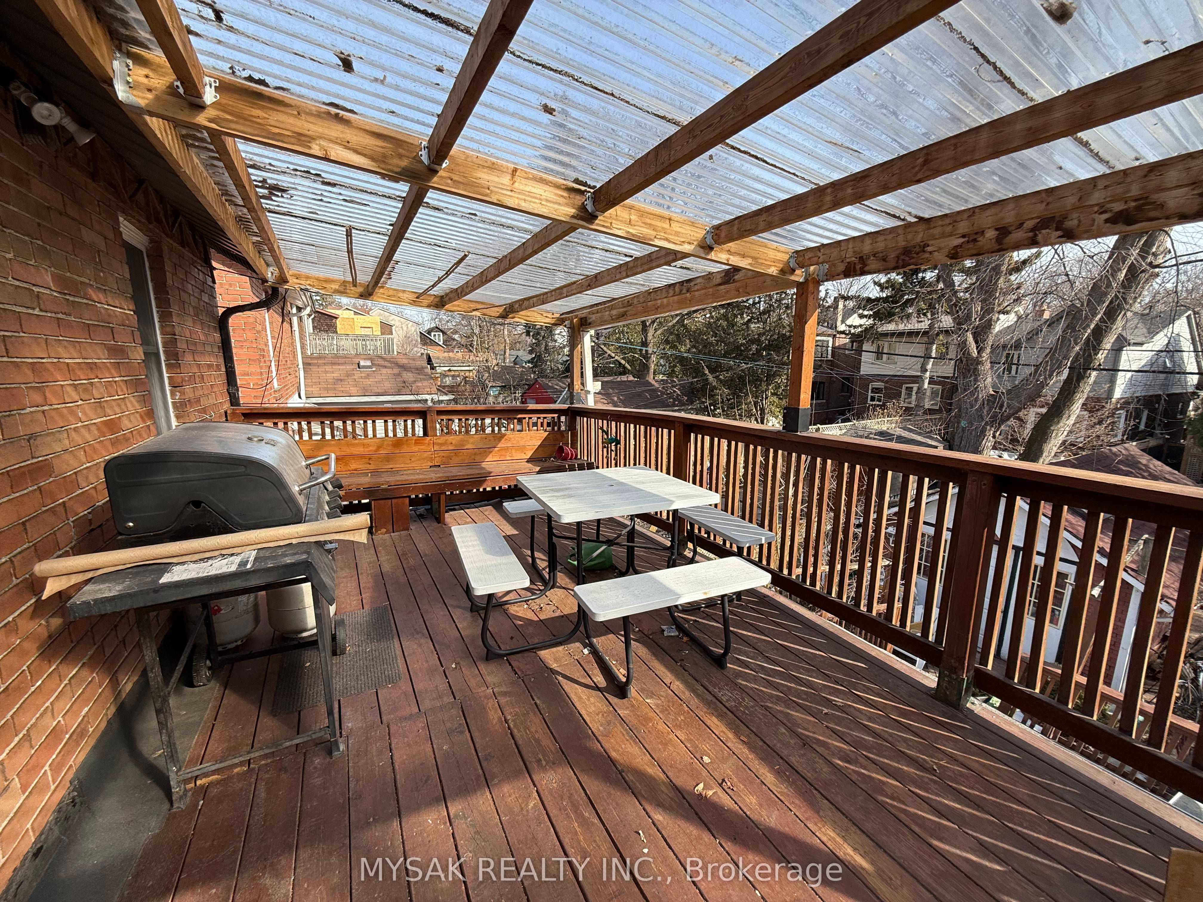 225 Gainsborough Road Property Photo 8