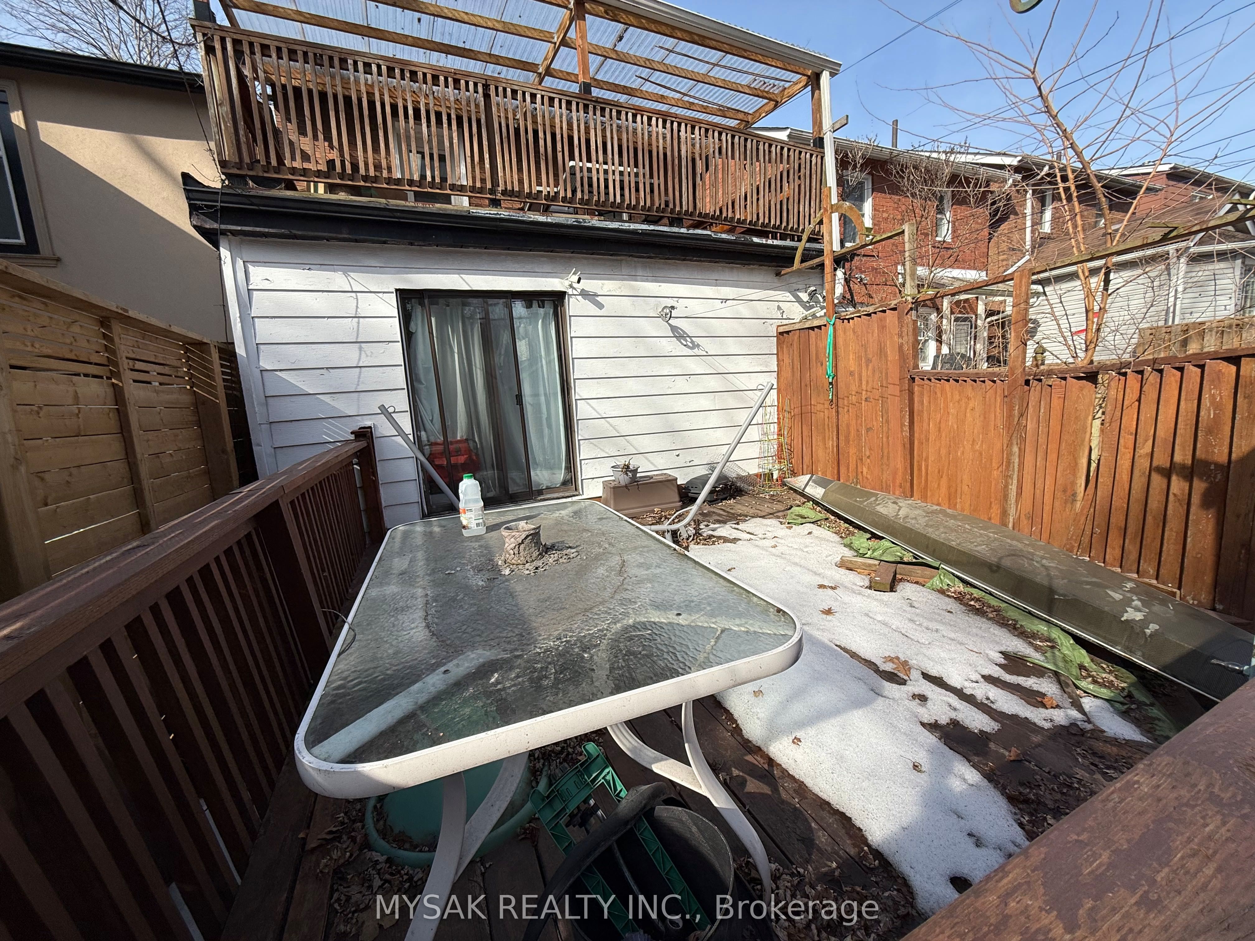 225 Gainsborough Road Property Photo 10