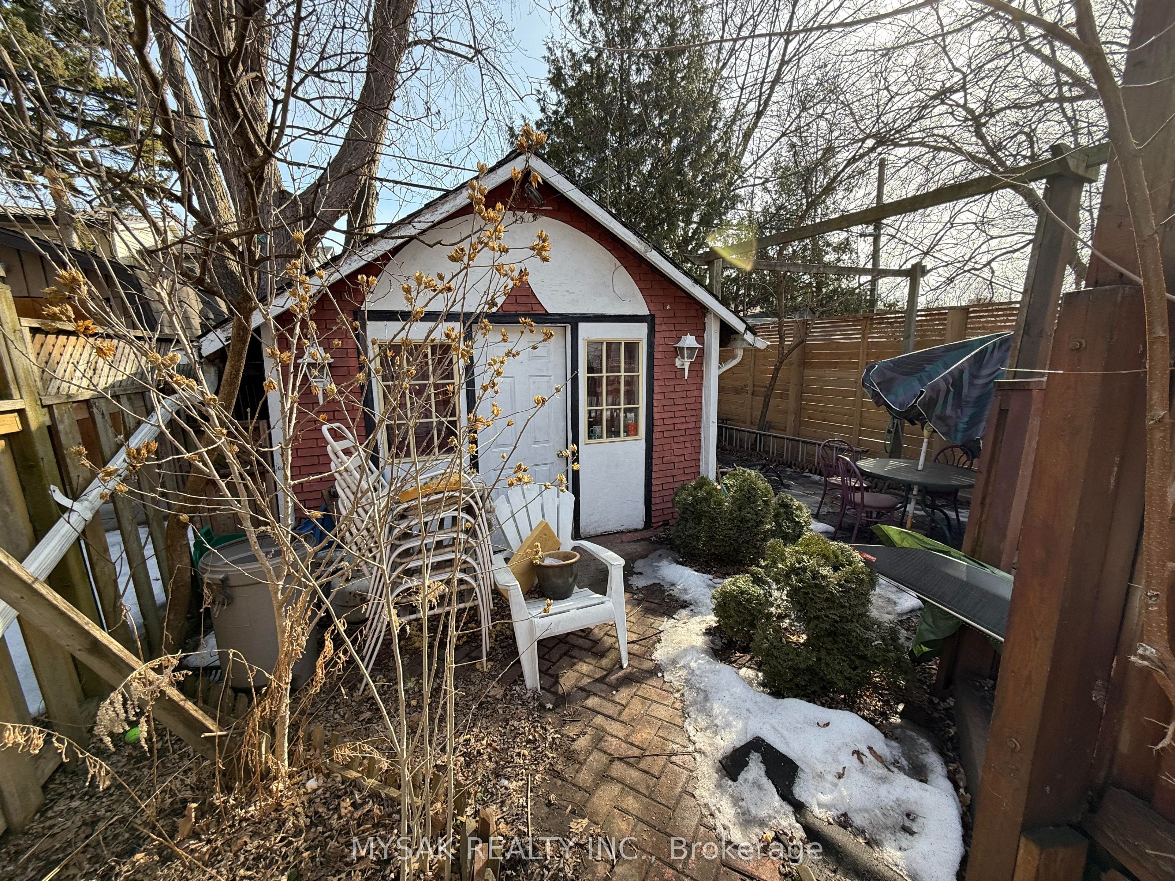 225 Gainsborough Road Property Photo 11