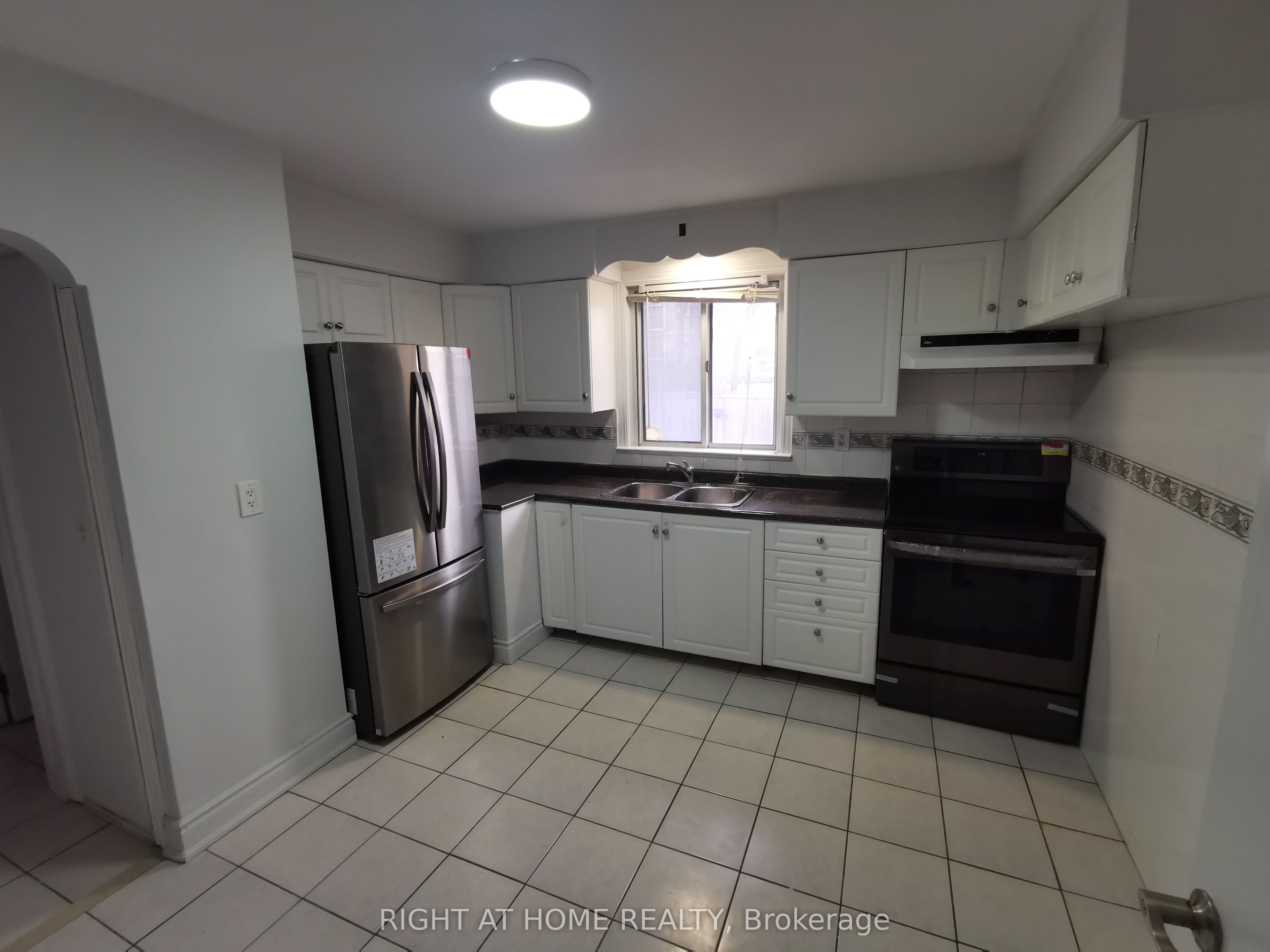 1785 Victoria Pk Avenue Property Photo 6