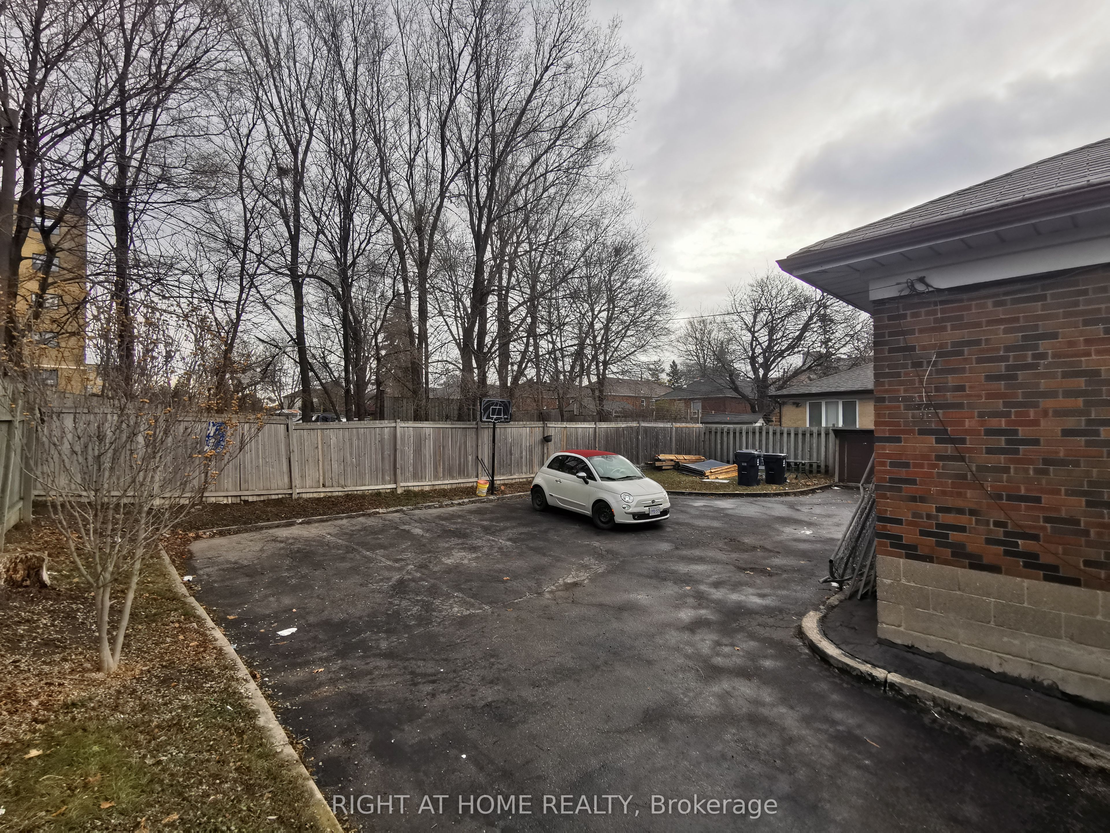 1785 Victoria Pk Avenue Property Photo 12