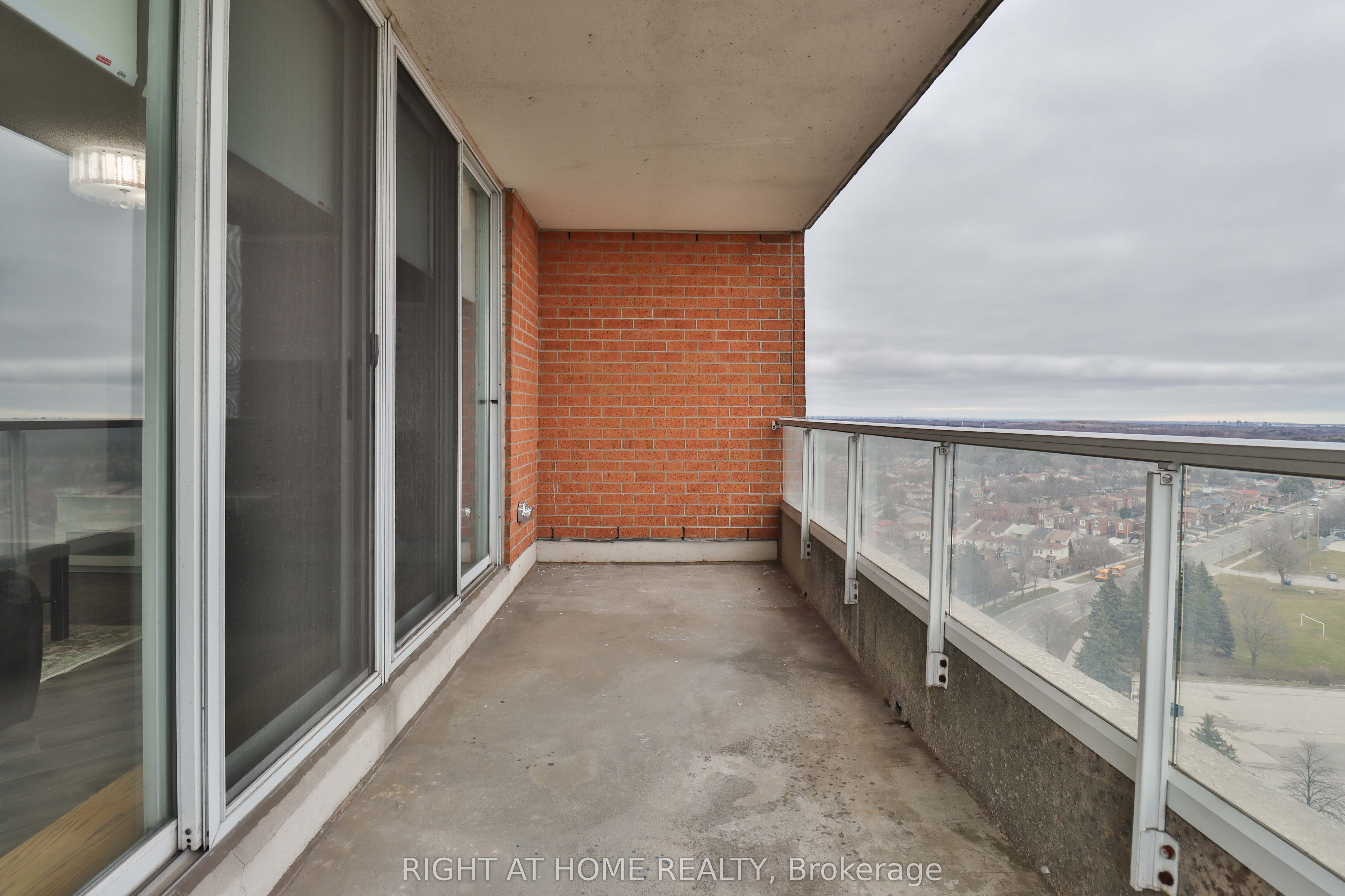 #1609 - 410 Mclevin Avenue Property Photo 18