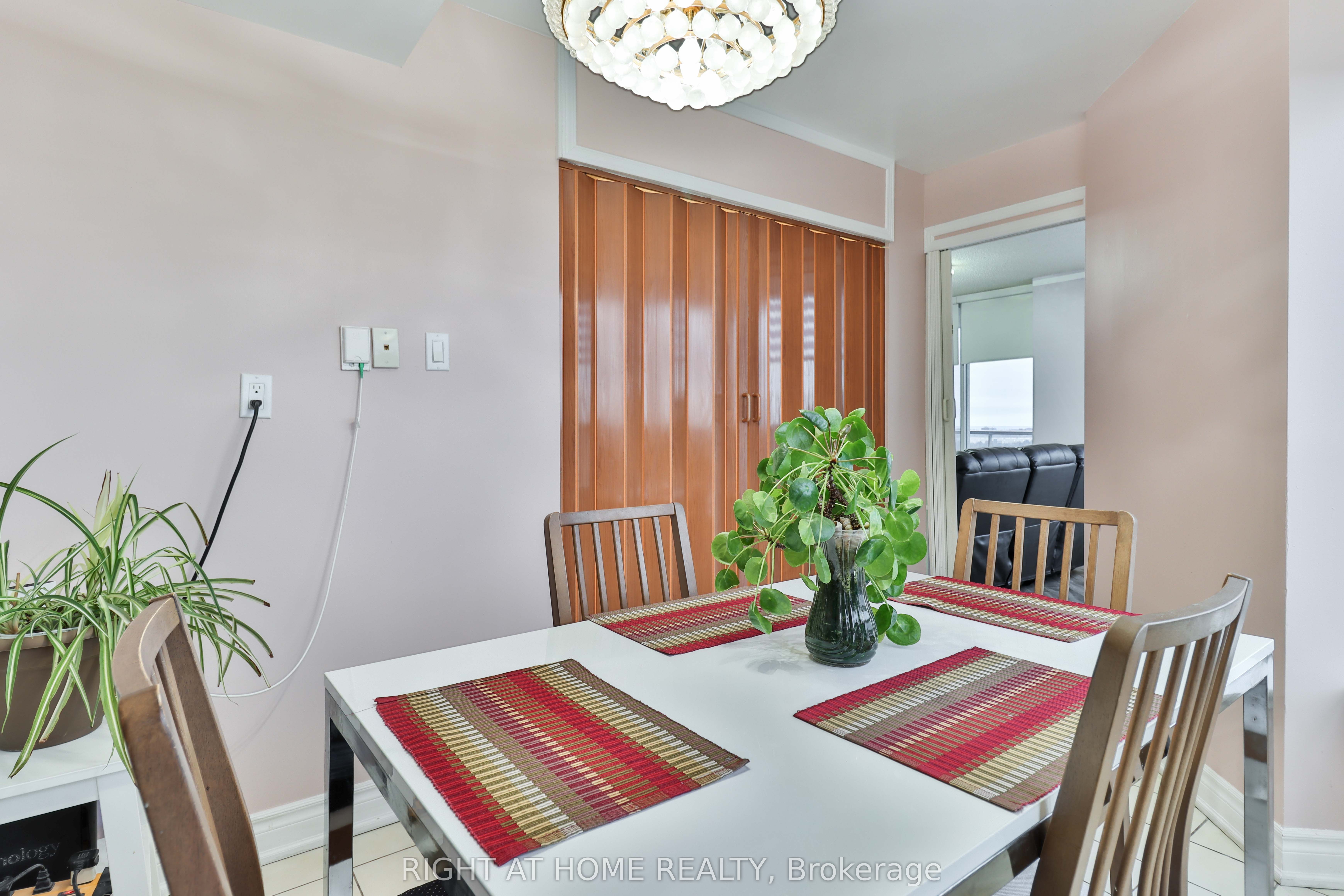 #1609 - 410 Mclevin Avenue Property Photo 24
