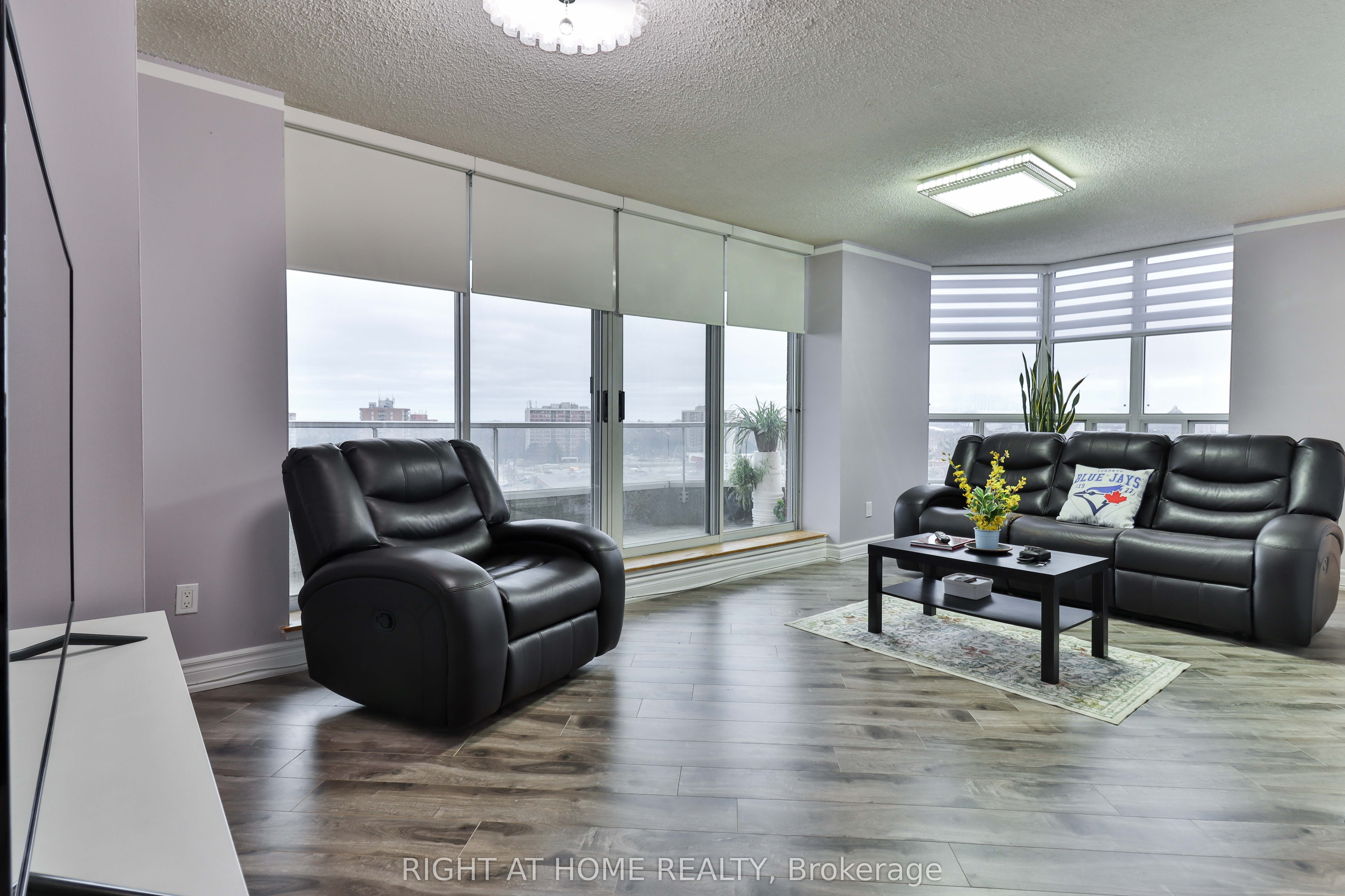 #1609 - 410 Mclevin Avenue Property Photo 30