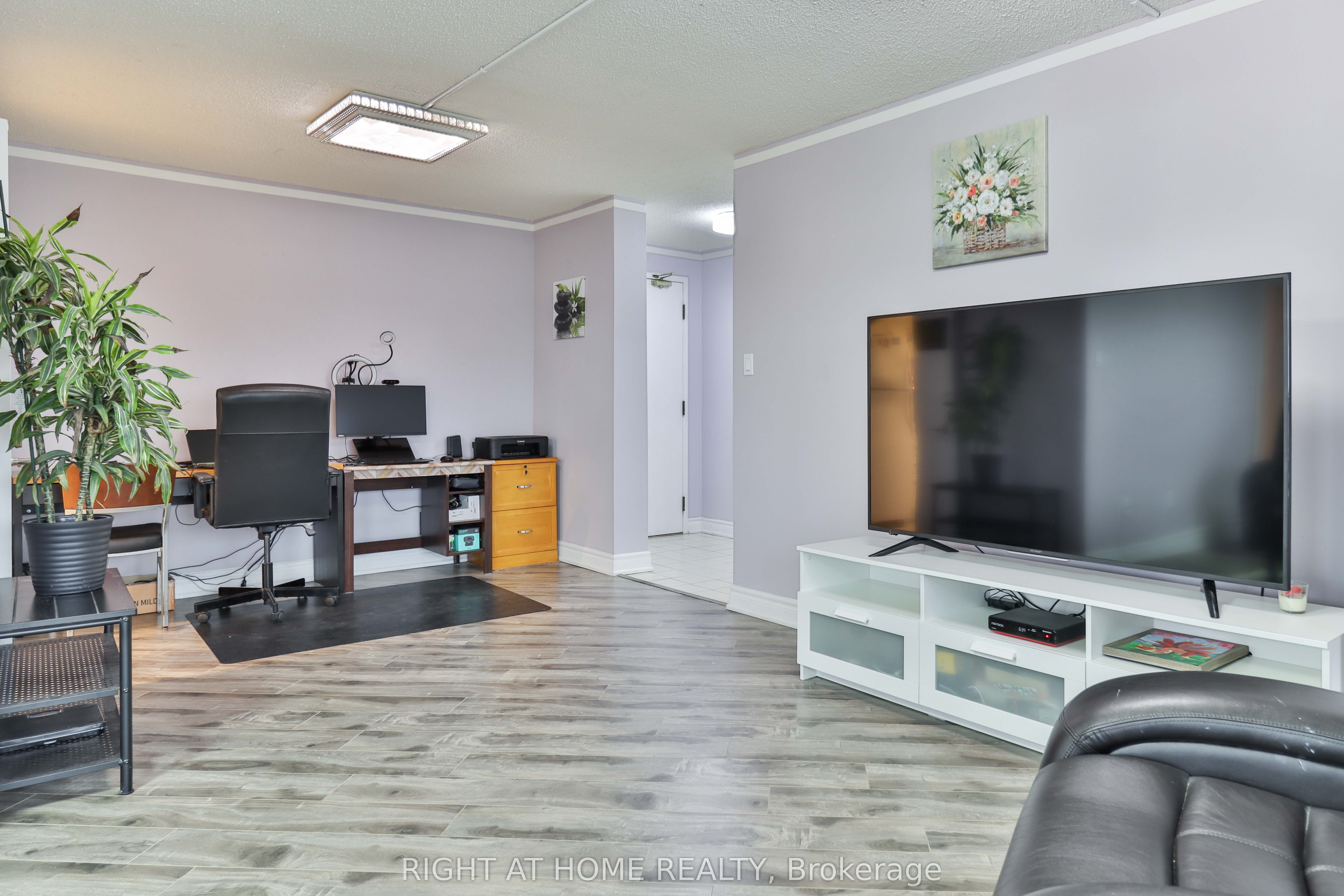 #1609 - 410 Mclevin Avenue Property Photo 33