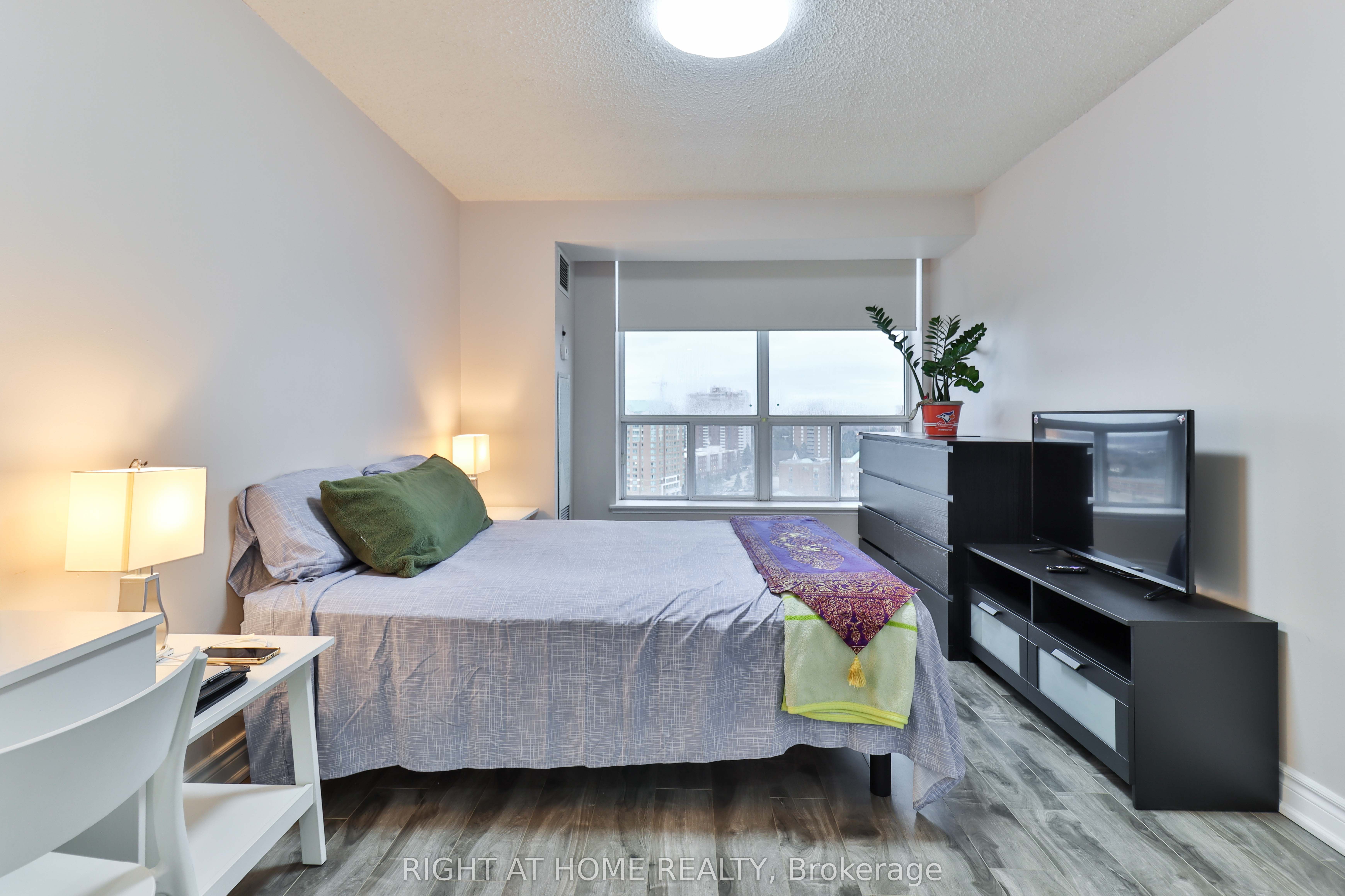 #1609 - 410 Mclevin Avenue Property Photo 38
