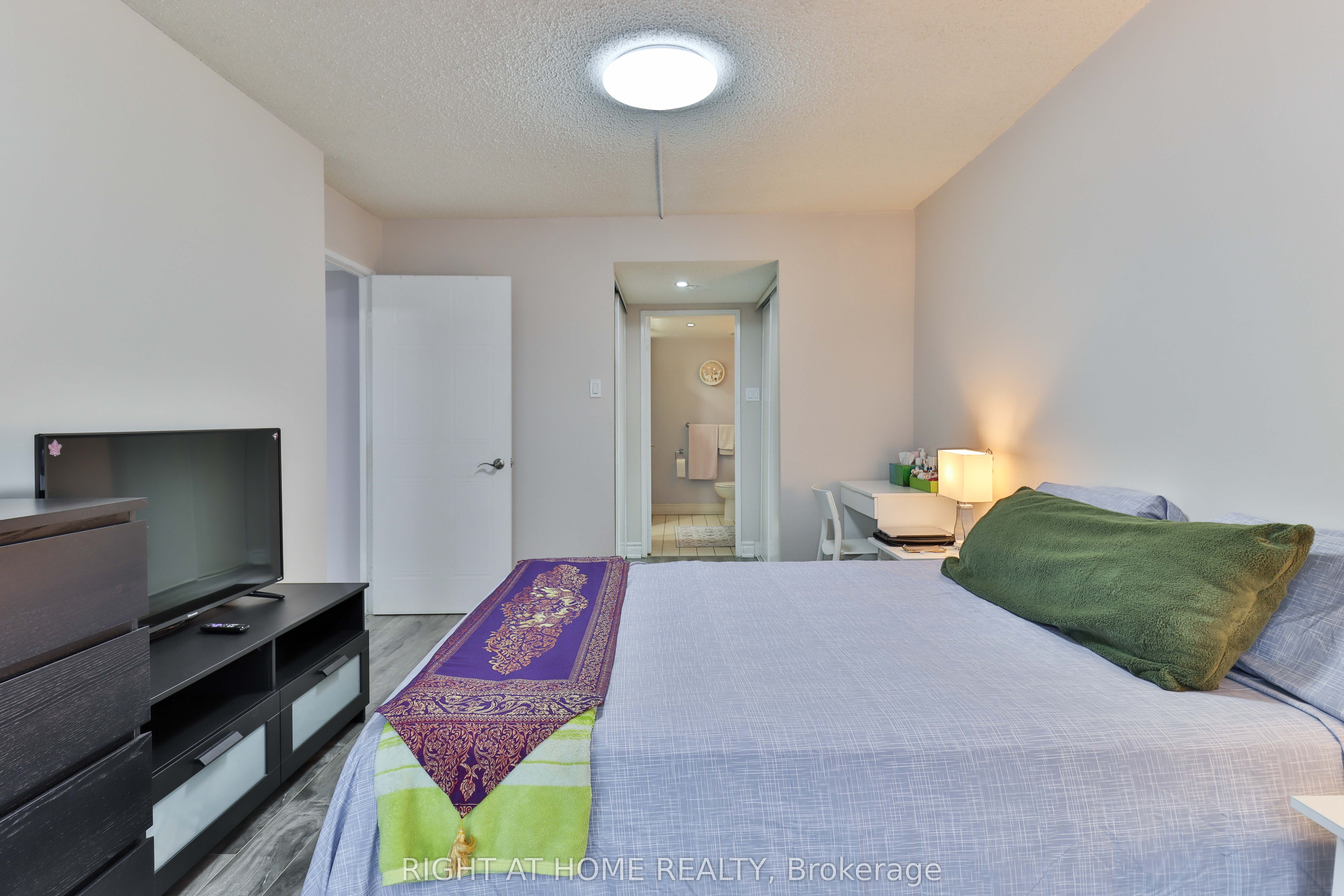 #1609 - 410 Mclevin Avenue Property Photo 39