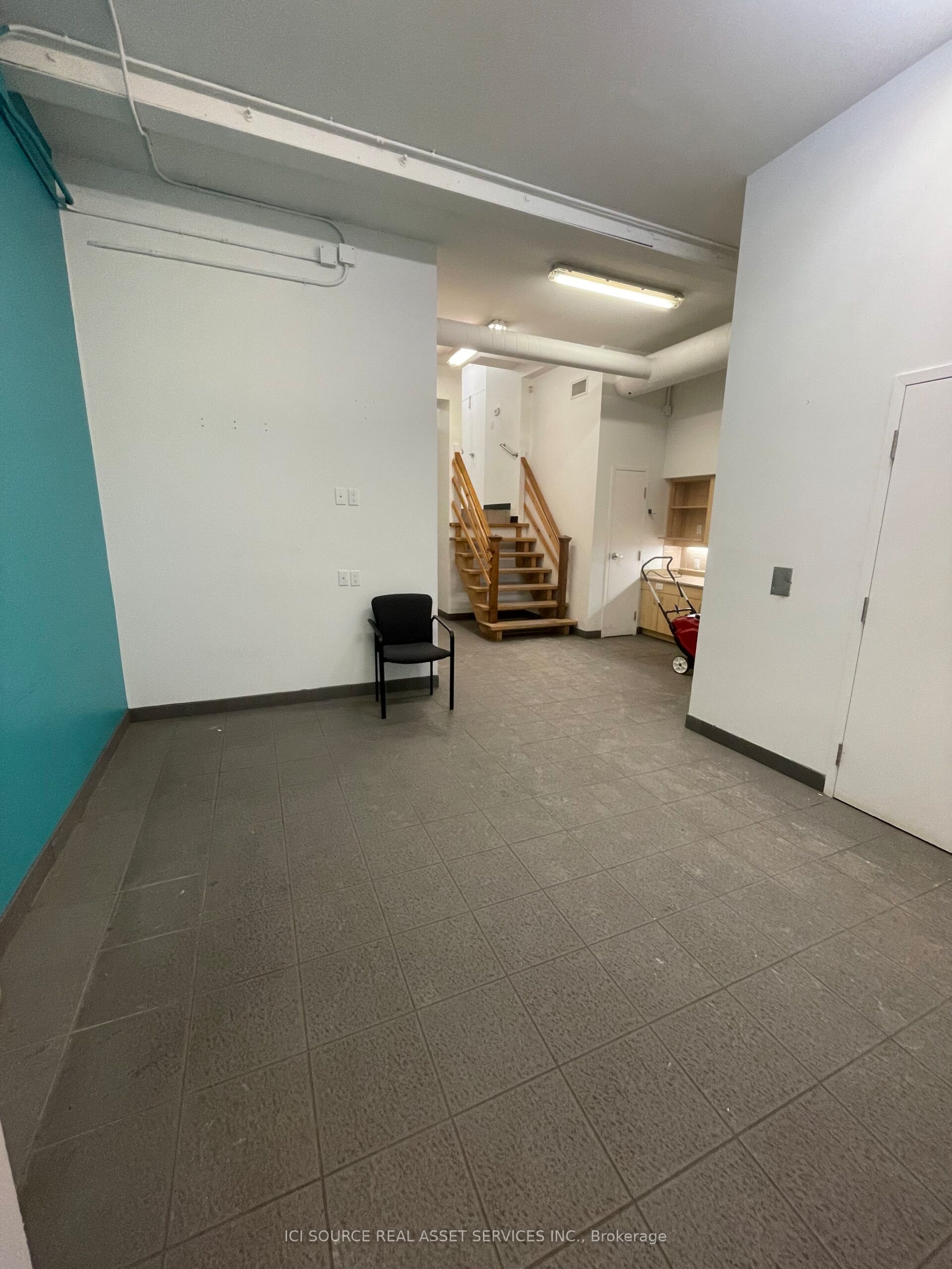 754 Queen Street Property Photo 6