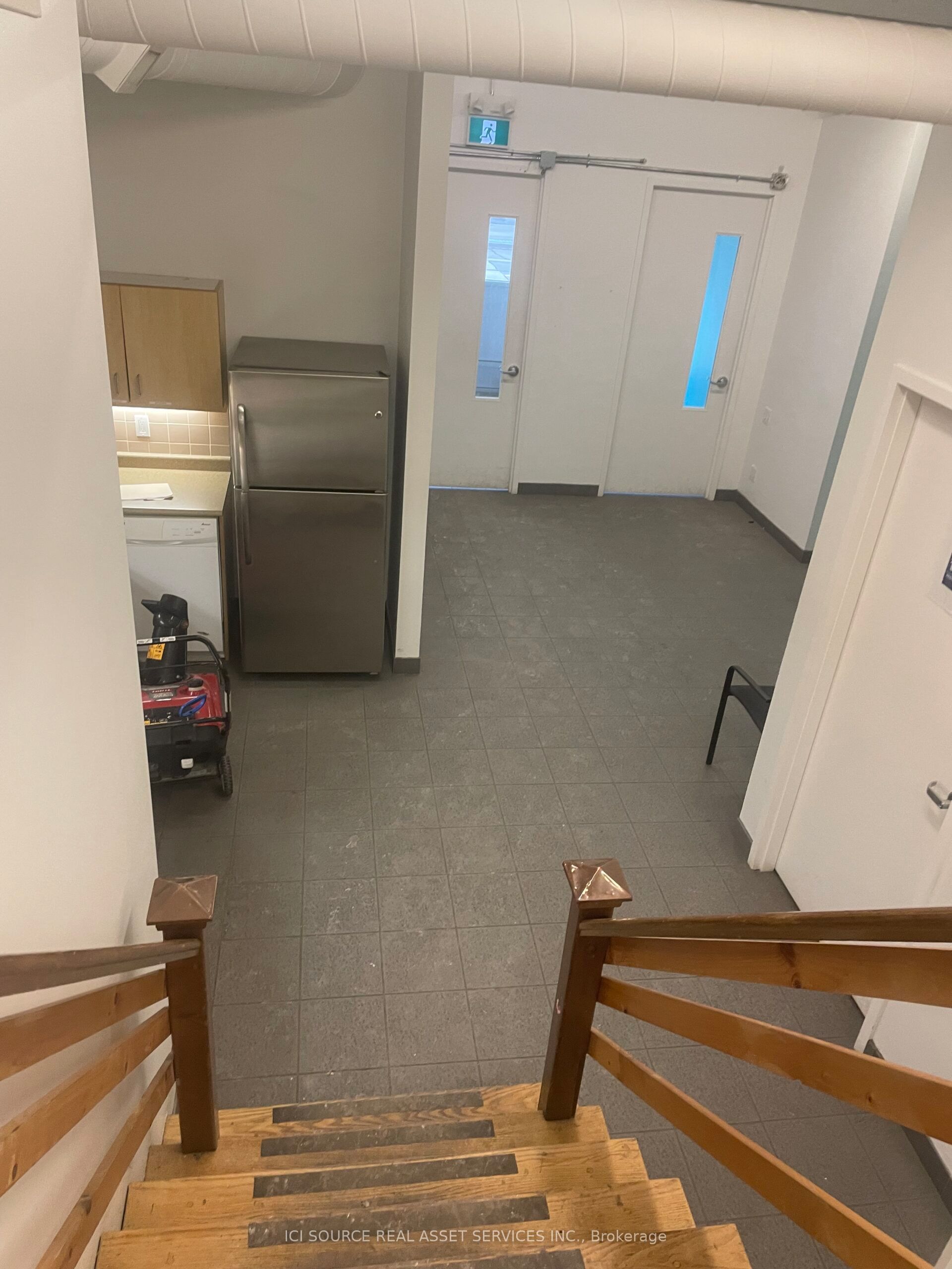 754 Queen Street Property Photo 8