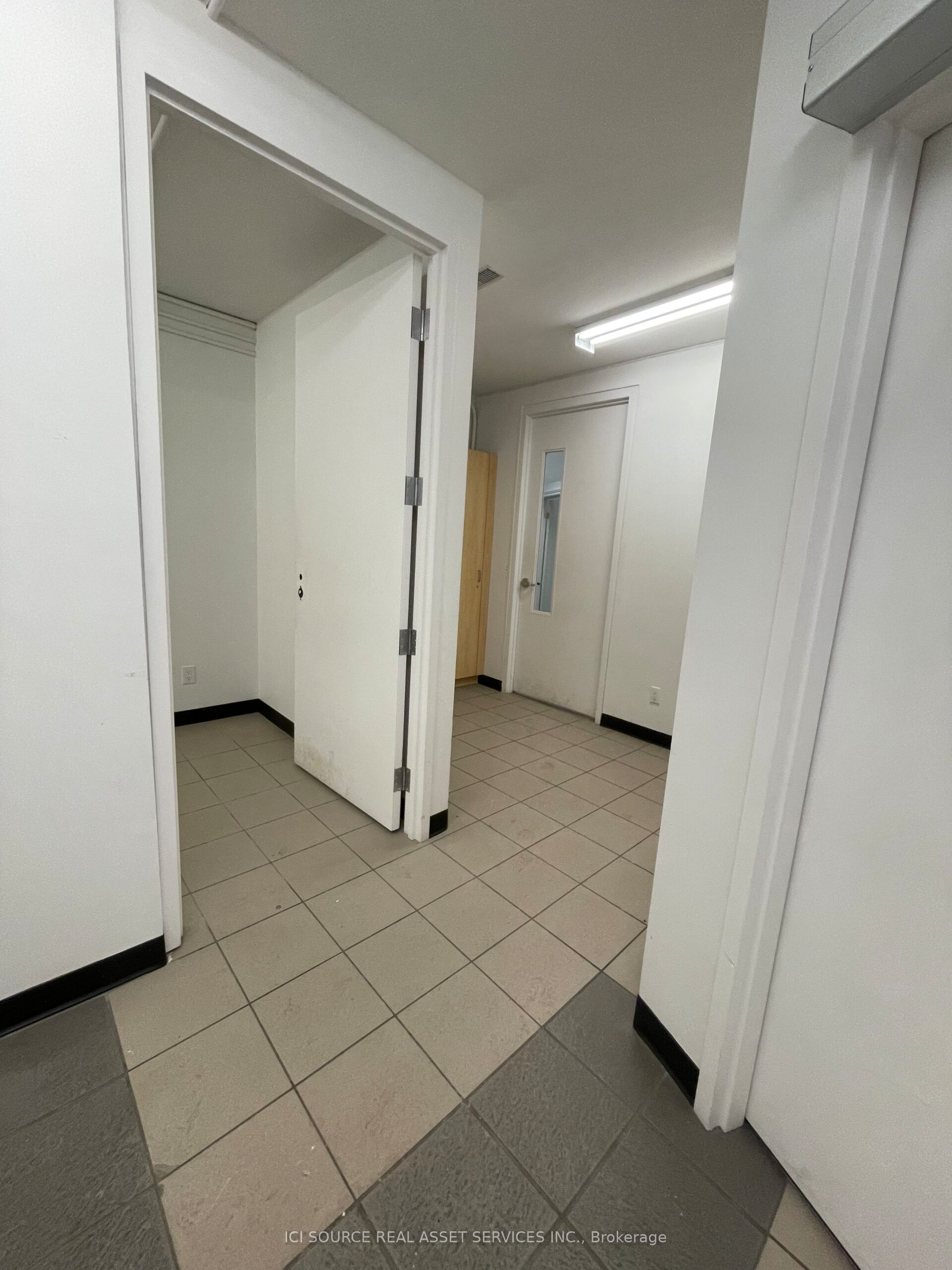 754 Queen Street Property Photo 17