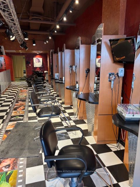 #d - 2116 Queen Street Property Photo 4