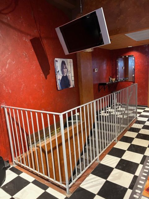 #d - 2116 Queen Street Property Photo 5
