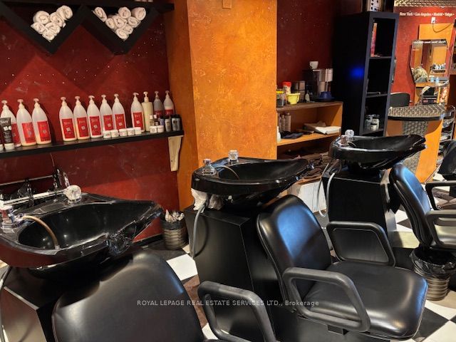 #d - 2116 Queen Street Property Photo 9