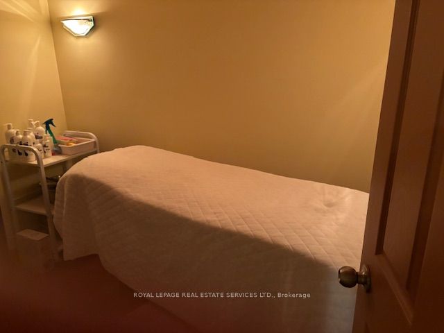 #d - 2116 Queen Street Property Photo 13