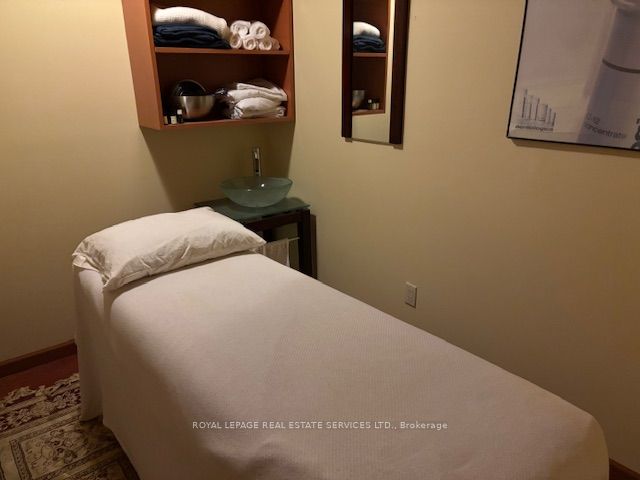 #d - 2116 Queen Street Property Photo 14