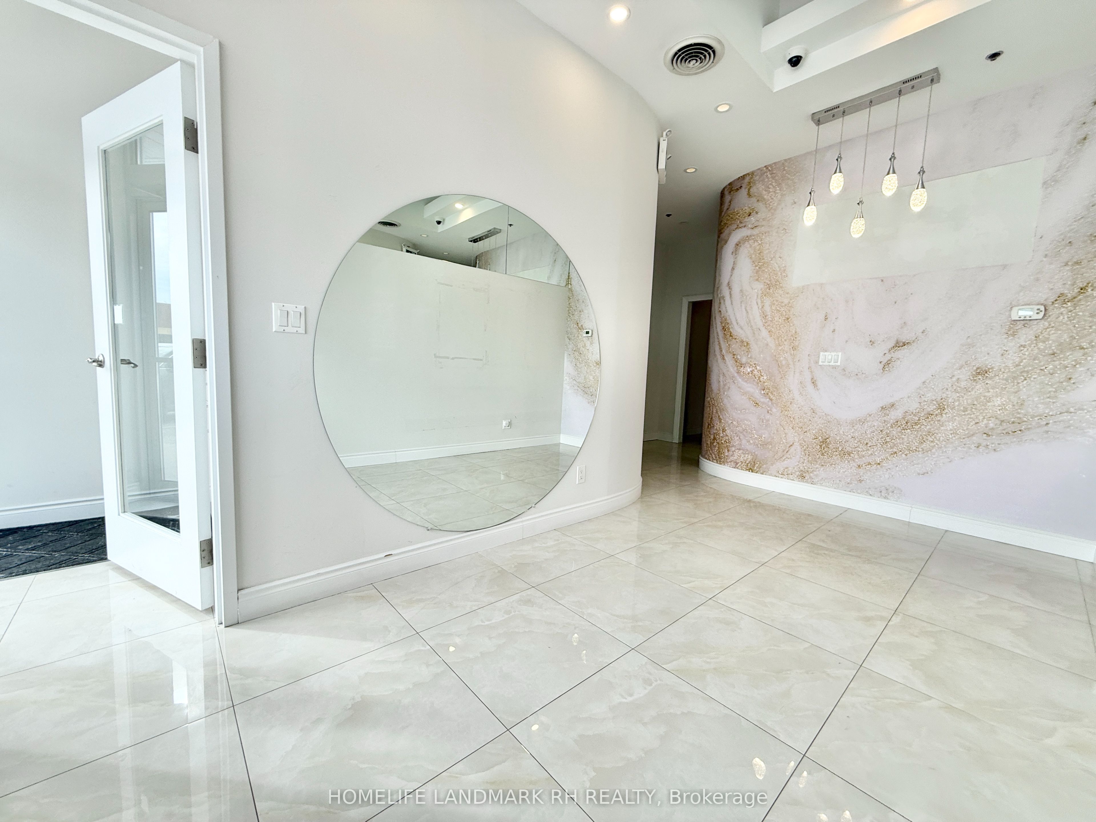 #216 - 668 Silver Star Boulevard Property Photo 5