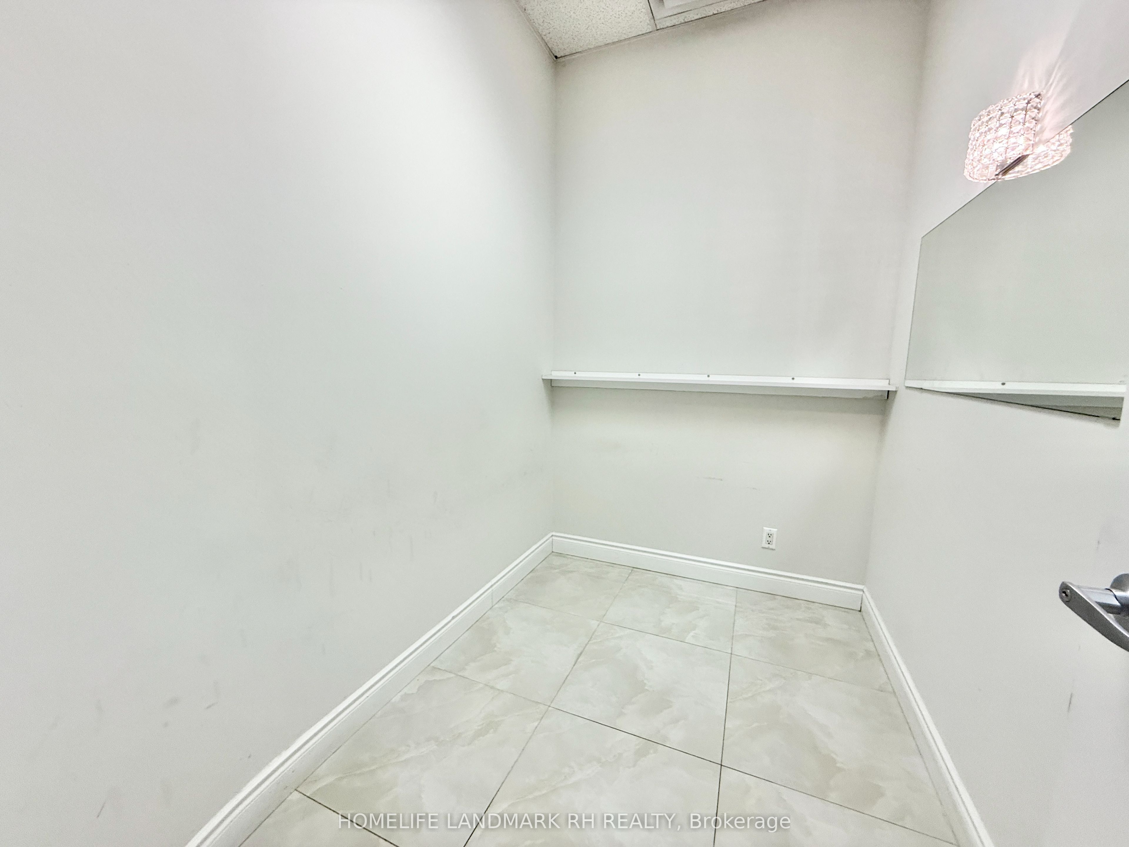 #216 - 668 Silver Star Boulevard Property Photo 9