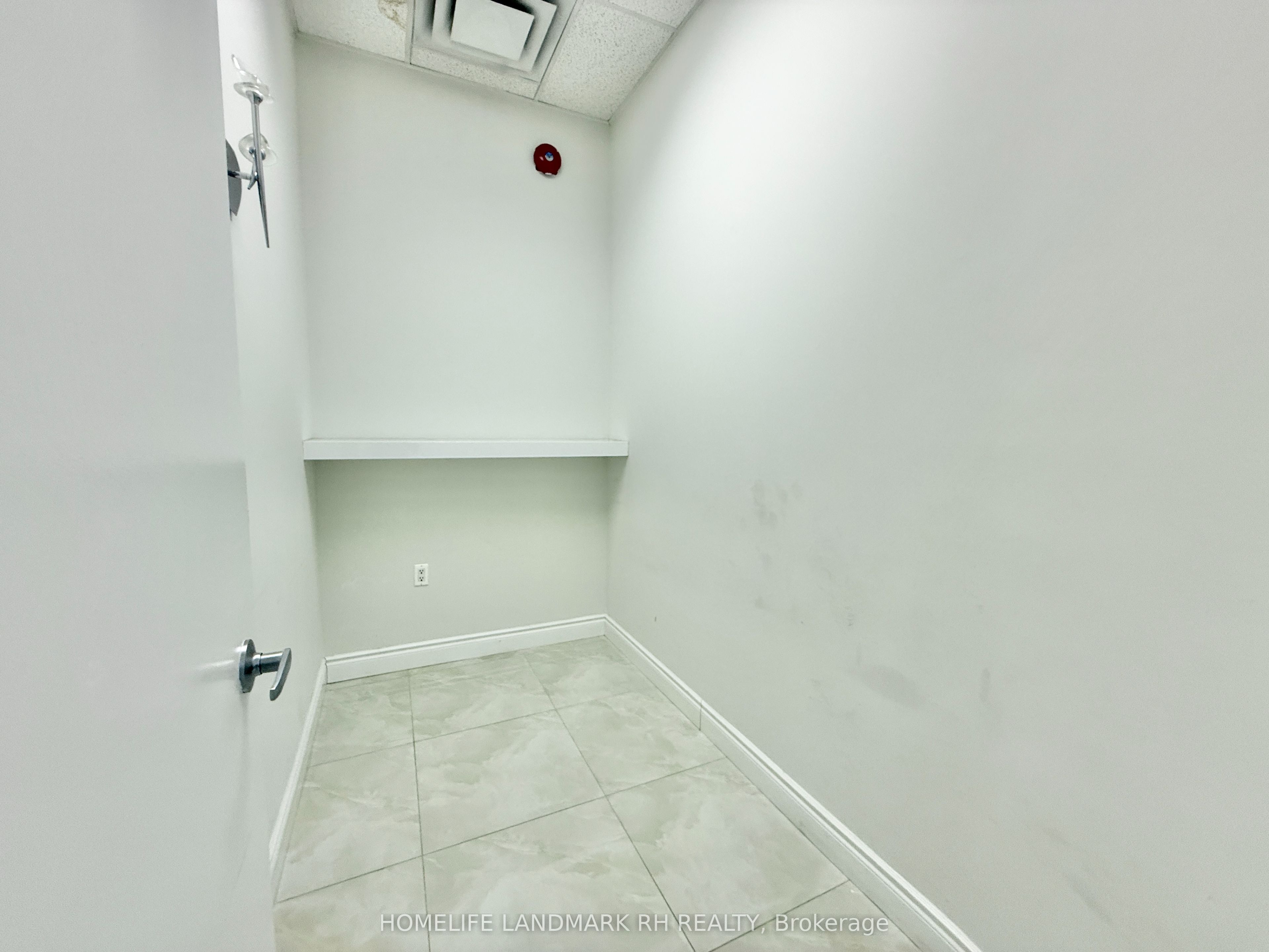 #216 - 668 Silver Star Boulevard Property Photo 11