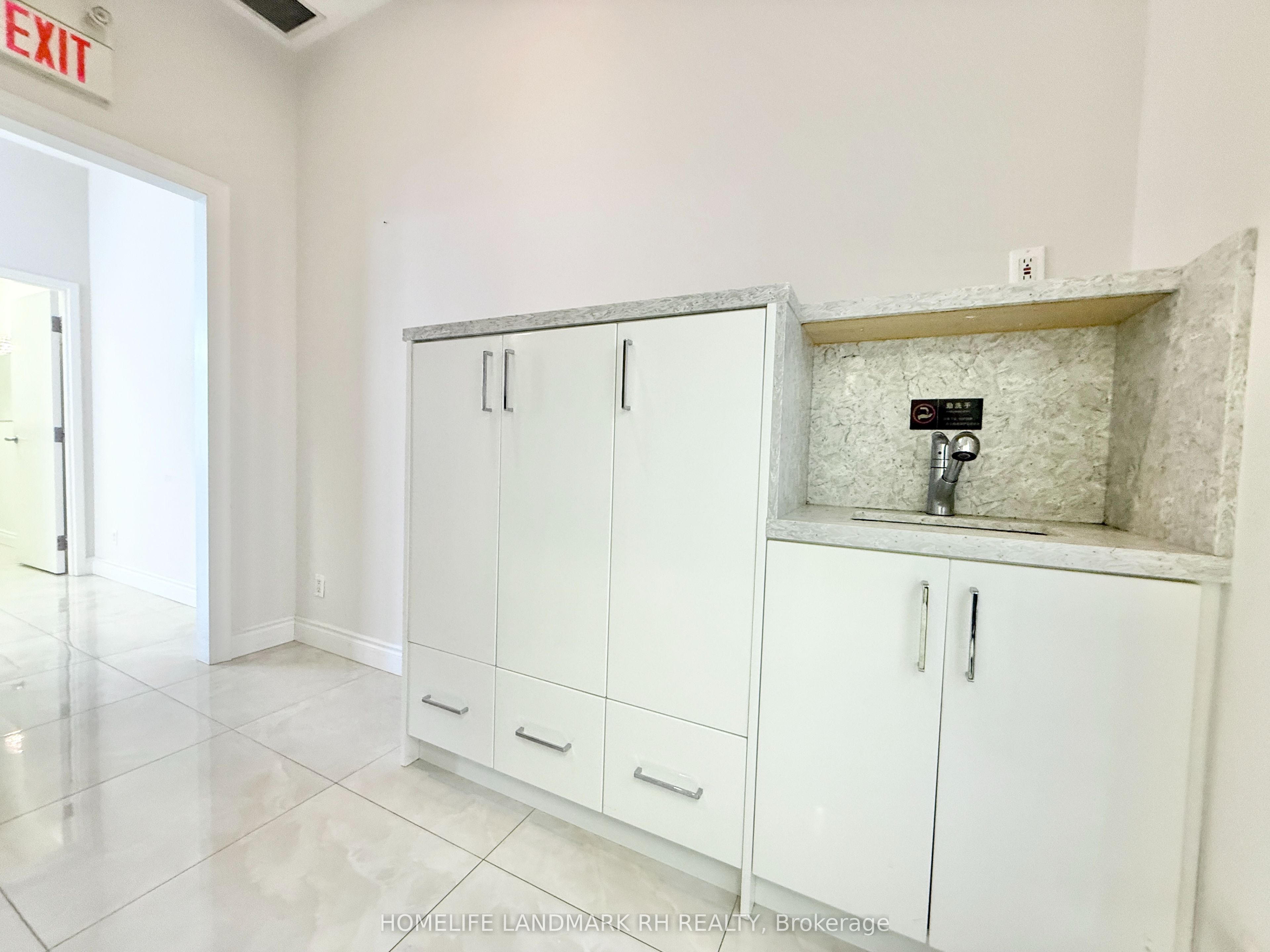 #216 - 668 Silver Star Boulevard Property Photo 15