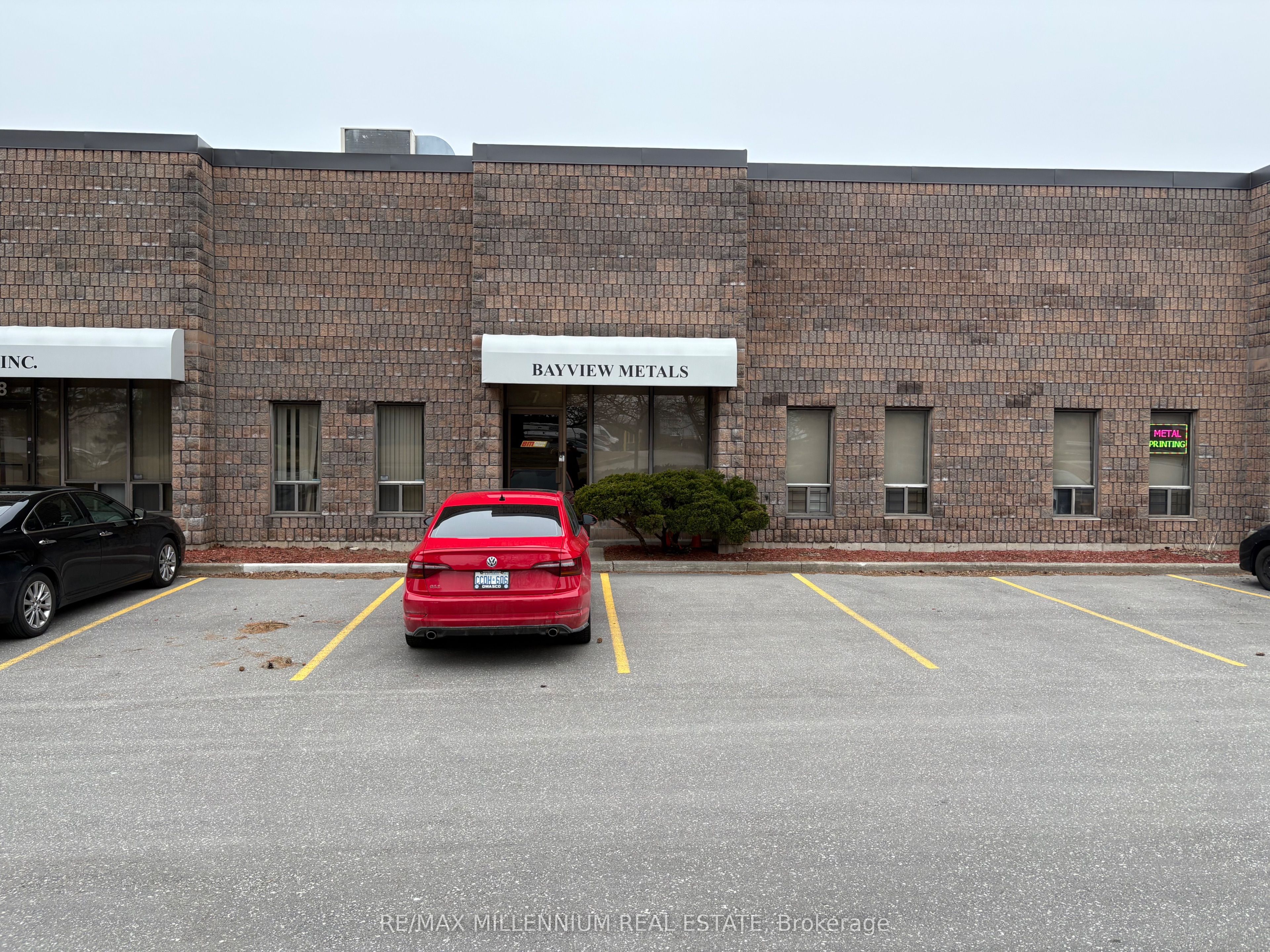#6/7 - 700 Finley Avenue Property Photo 1