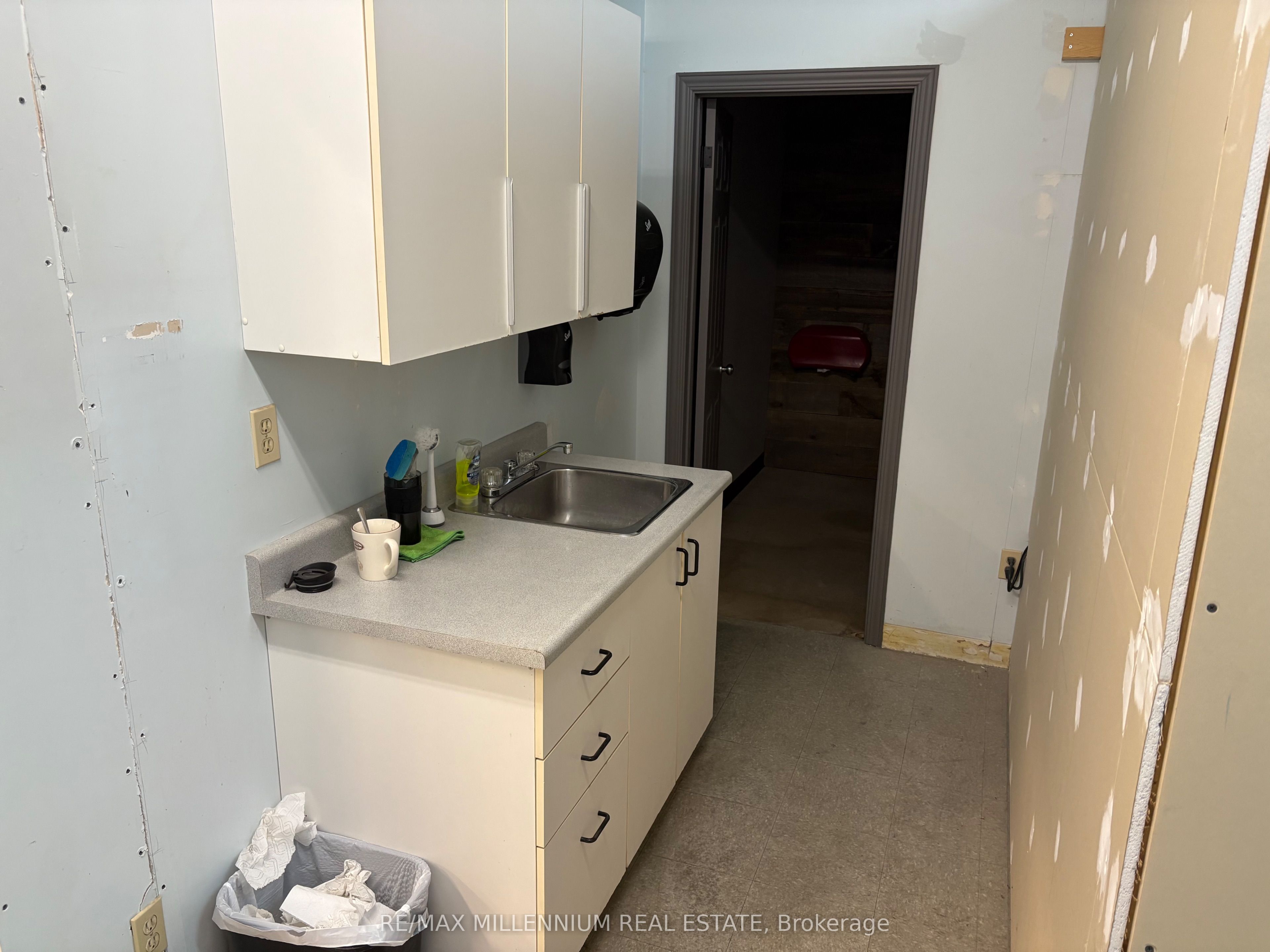 #6/7 - 700 Finley Avenue Property Photo 9