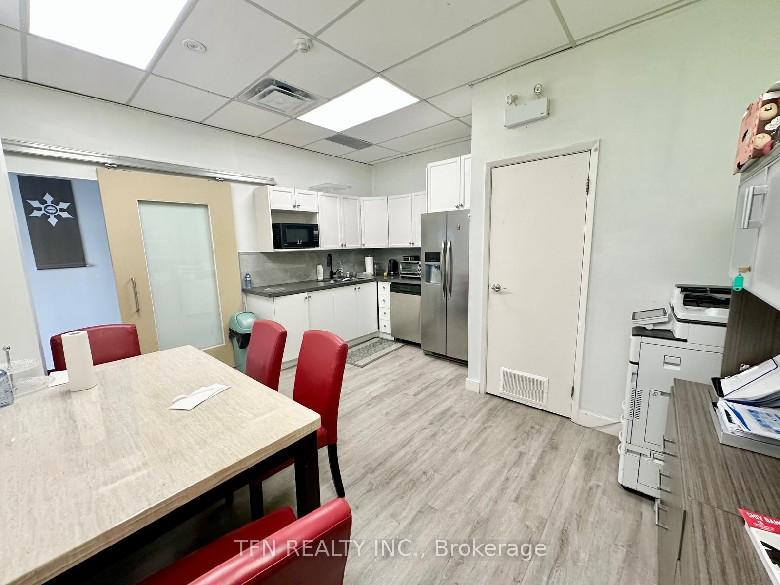 #105-106 - 15 Hardwood Avenue Property Photo 6